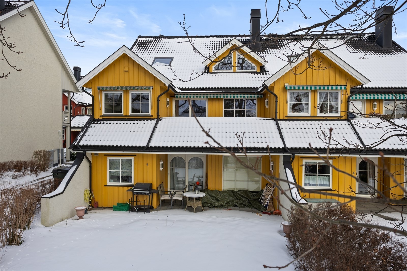 En flott enebolig over 2 plan med solrik balkong og garasjeplass. Galleribilde