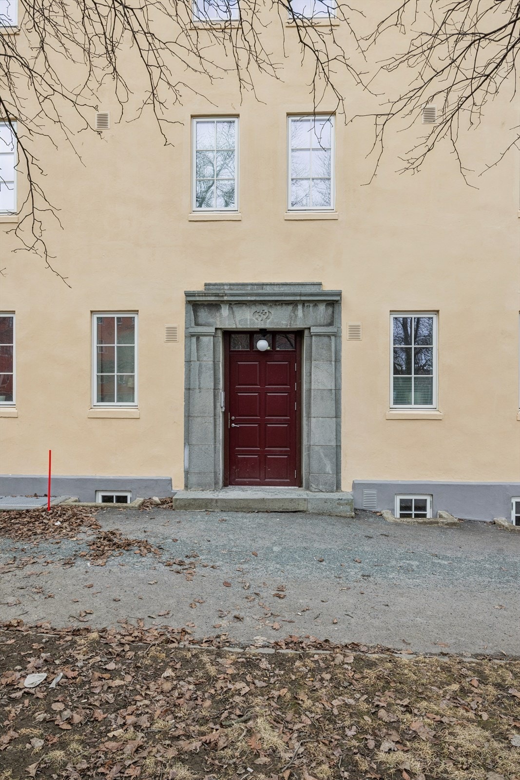 Attraktiv beliggenhet på Lilleby, kun fire minutters gange til Lilleby togstasjon og Bunnpris Buran. Velkommen inn til hyggelig visning! Galleribilde