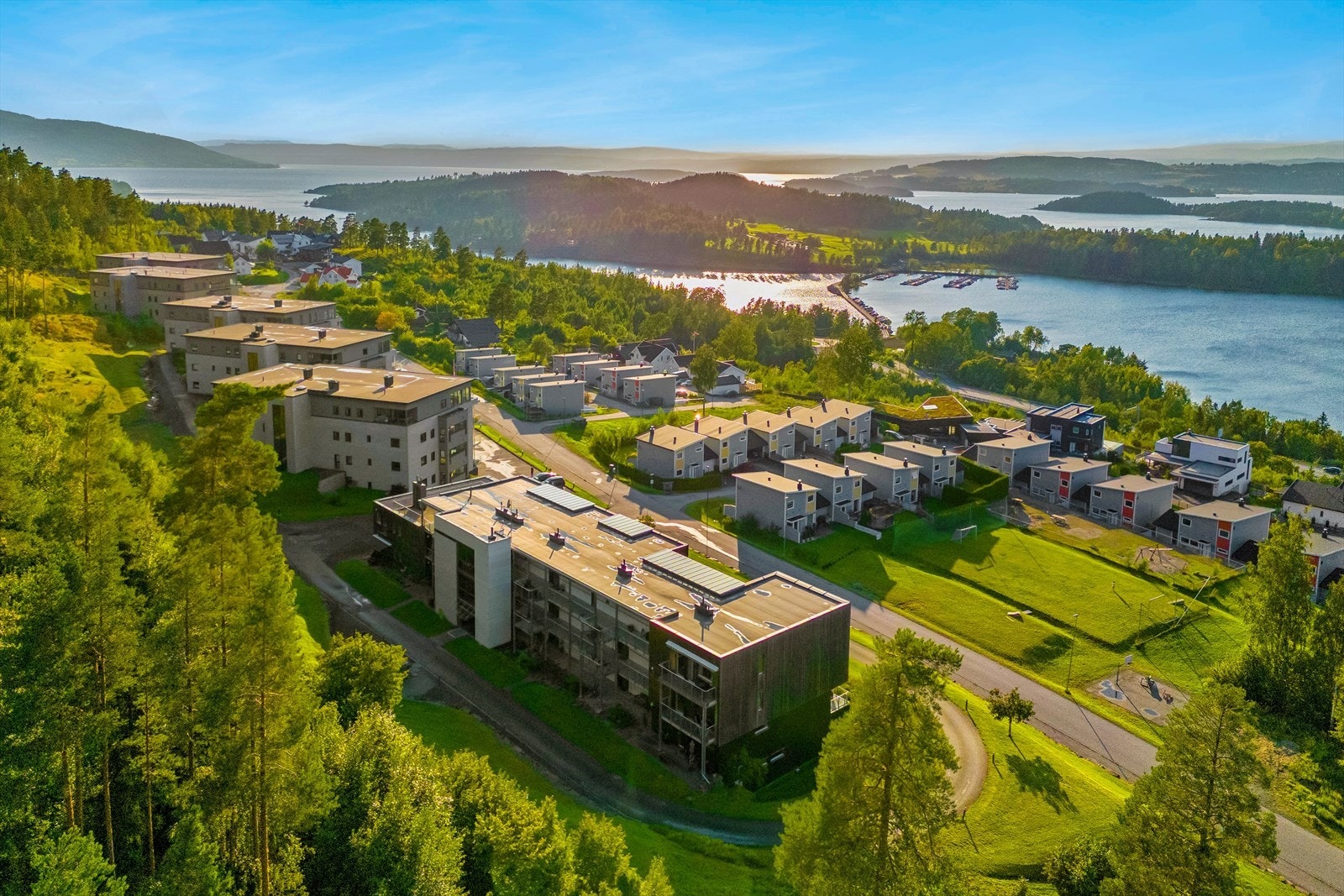 DNB Eiendom ved senior eiendomsmegler Torfinn Holen har gleden av å presentere idylliske Klokkerlia 28. Galleribilde