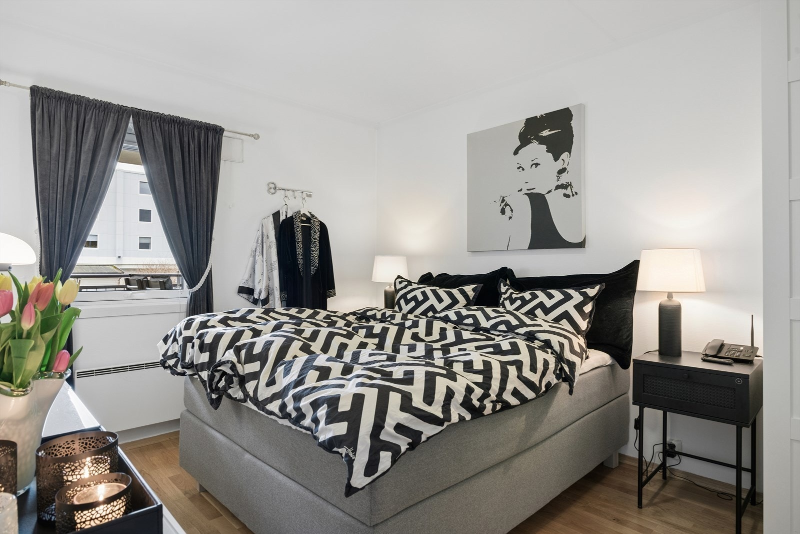 Soverommet er på 11,8 m² og har god plass til oppbevaring i garderobeskap. Galleribilde