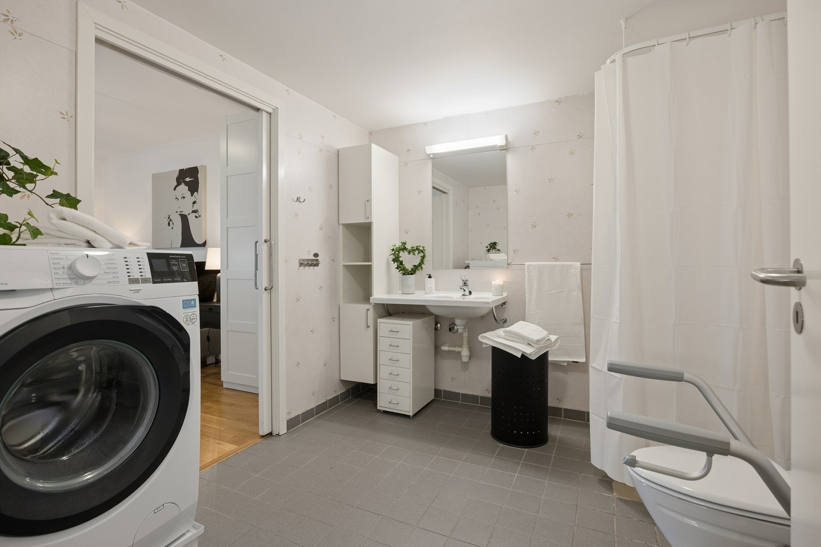 Badet har god størrelse og er på 9,5 m². Galleribilde
