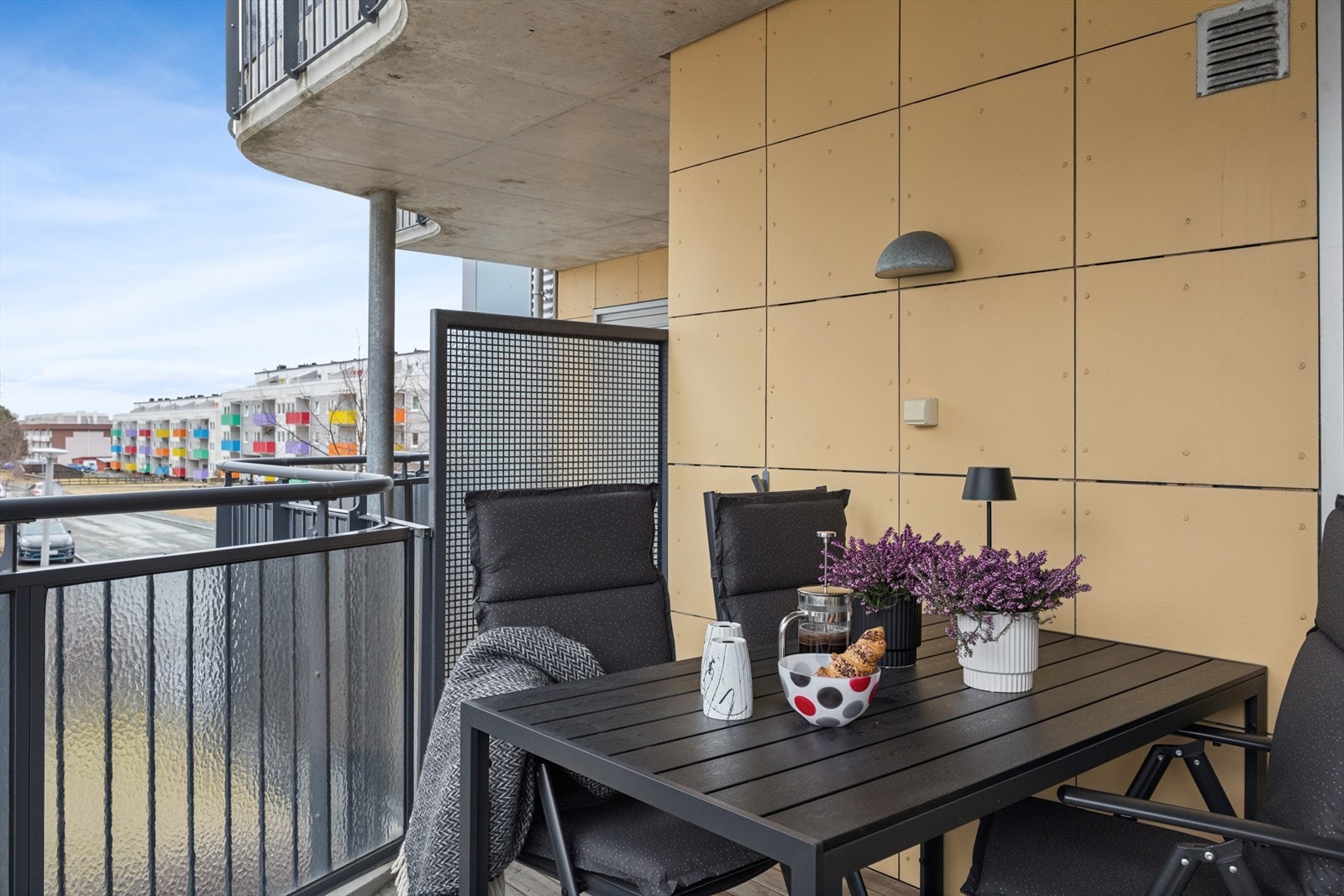 God plass til utemøbler. Galleribilde
