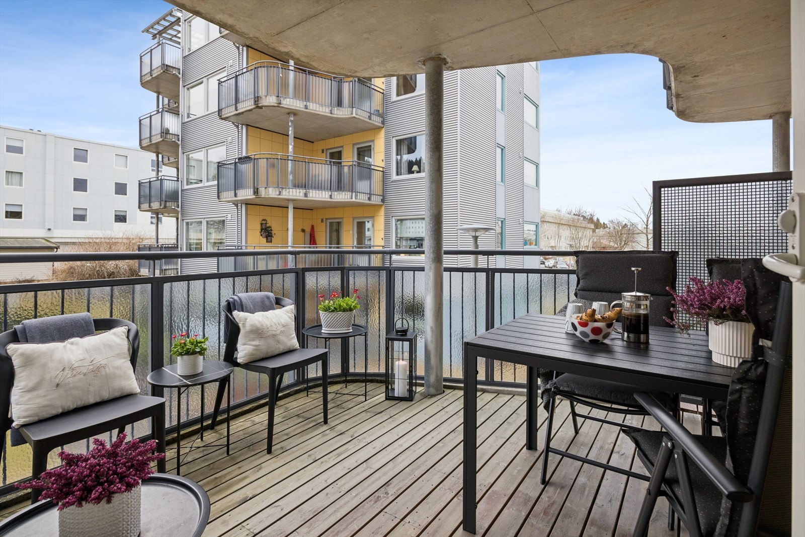 Balkongen er på 8,5 m². Galleribilde