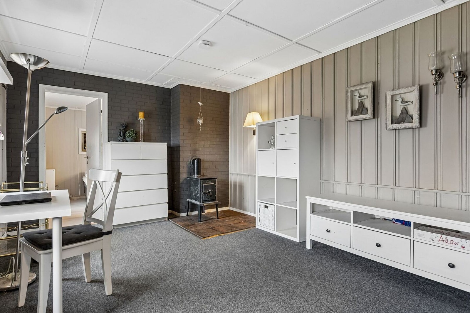 Koselig kjellerstue på 13 kvm som egner seg godt som ekstra oppholdsrom eller TV-stue. Galleribilde