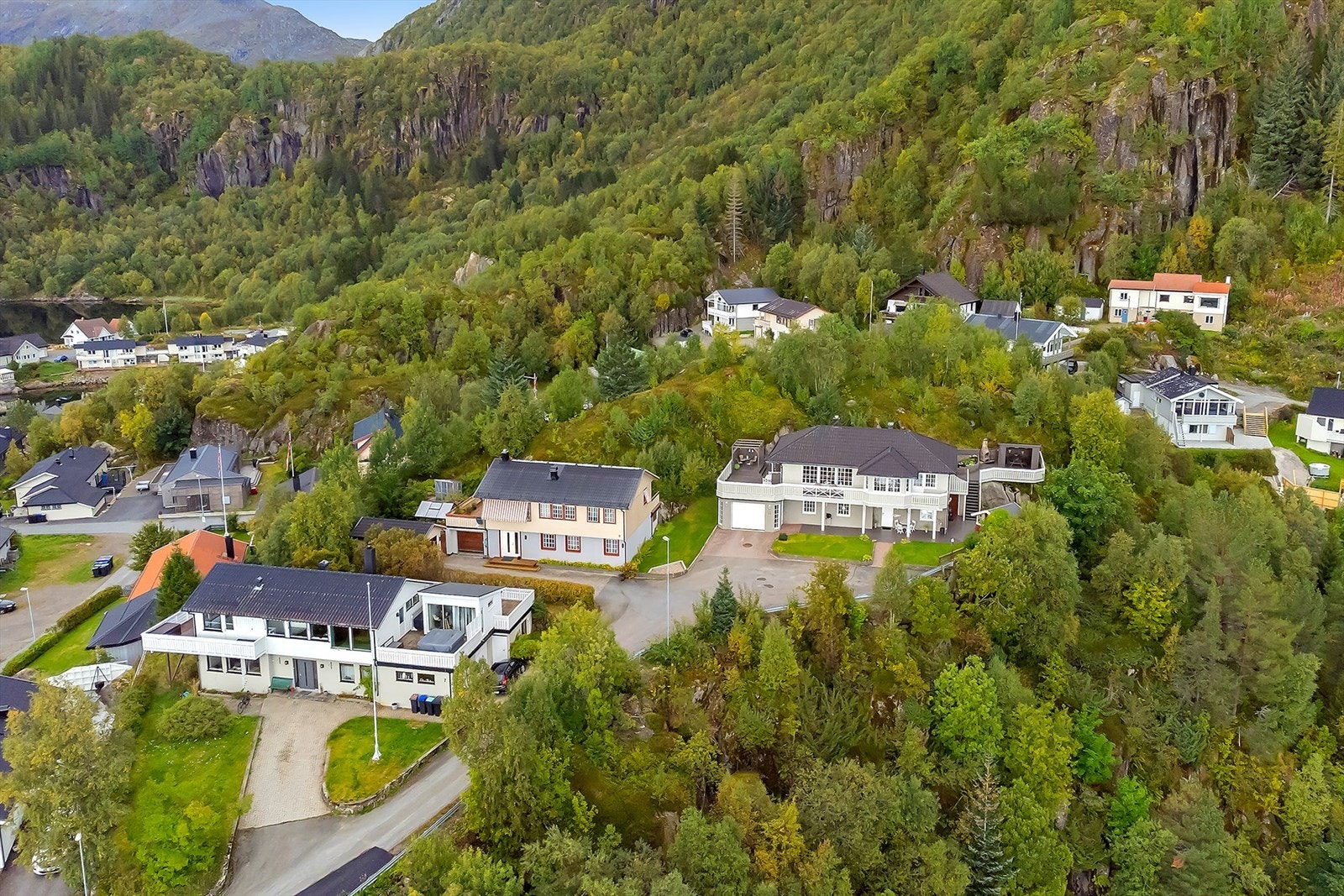Suveren beliggenhet helt i enden av veien Galleribilde