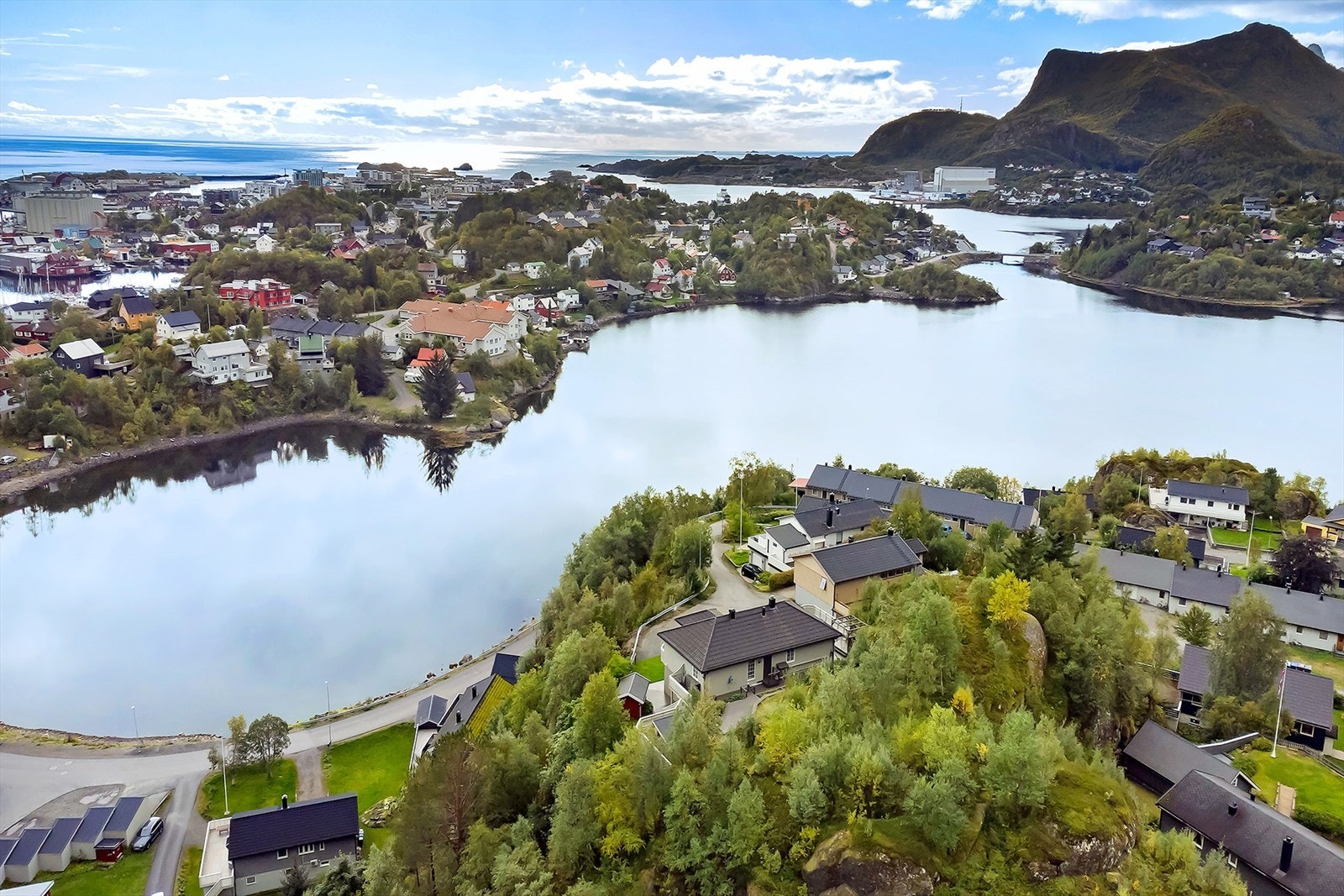 Eiendommen ligger idyllisk til Galleribilde
