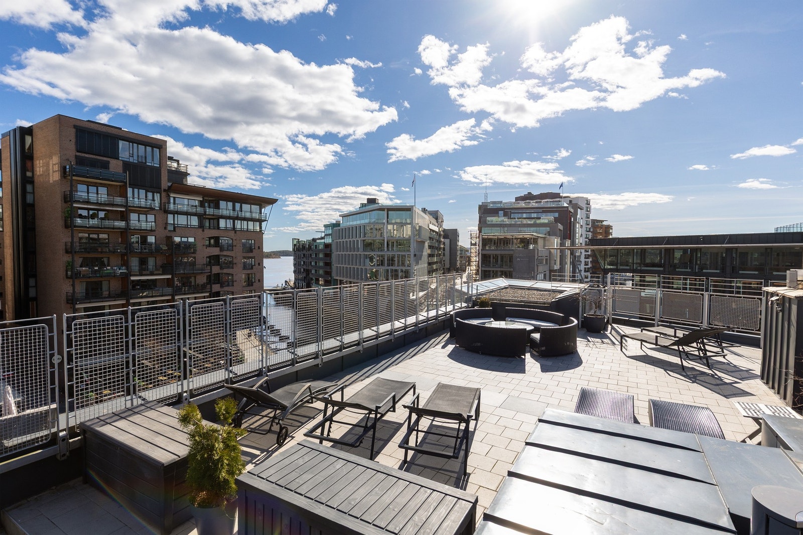 Felles takterrasse, kun én trapp opp fra leiligheten Galleribilde