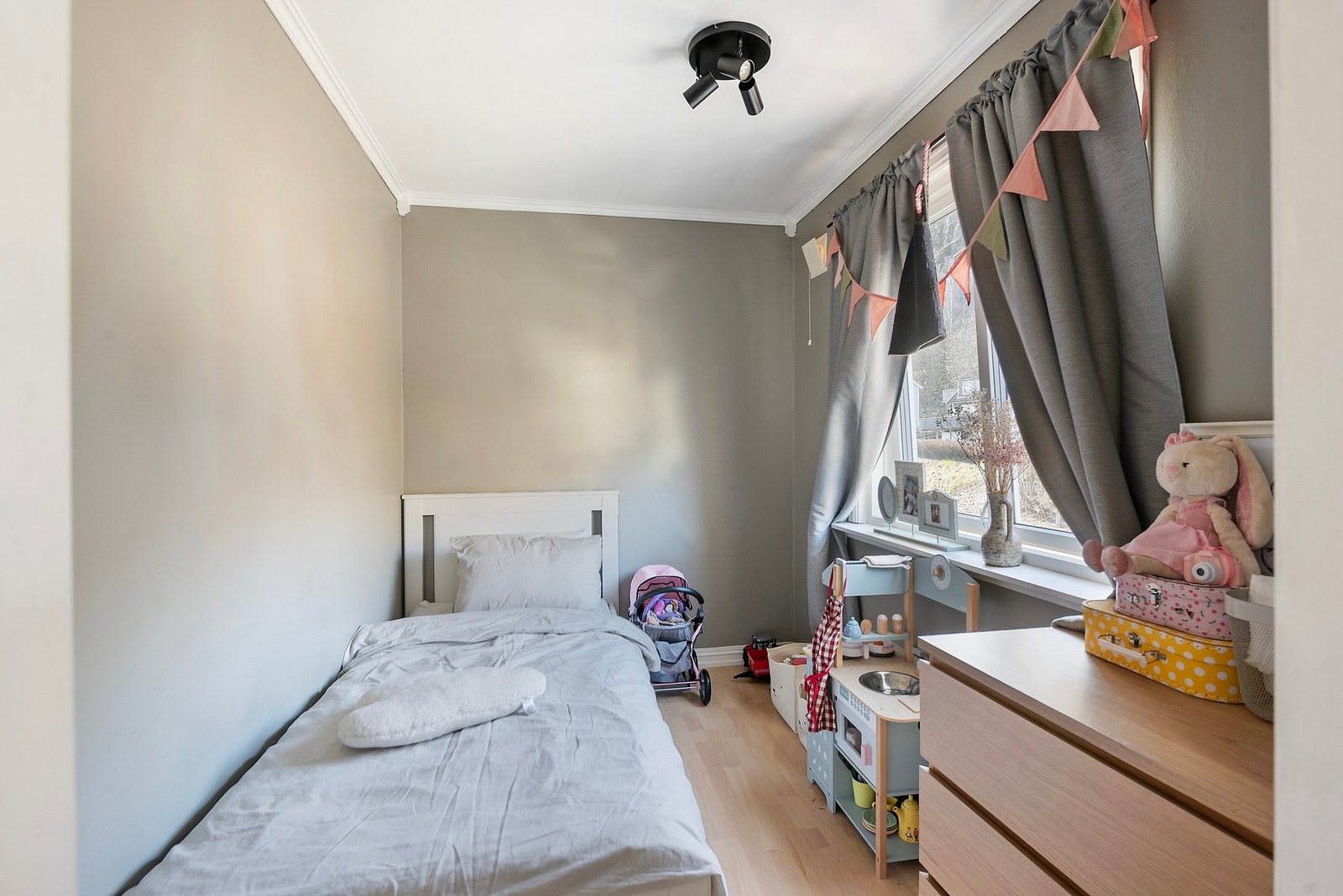 Leiligheten inneholder to pene soverom. Galleribilde