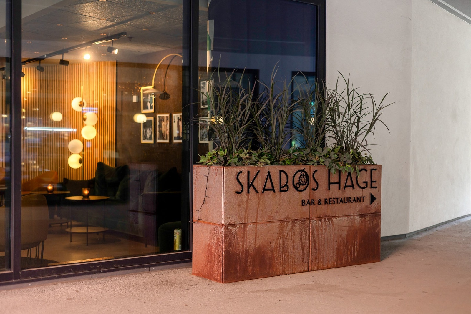 Skabos Hage er restauranten på Scandic Sjølyst hotell. Her kan både gjester og lokalbefolkning nyte matretter inspirert av møtet mellom by og land Galleribilde