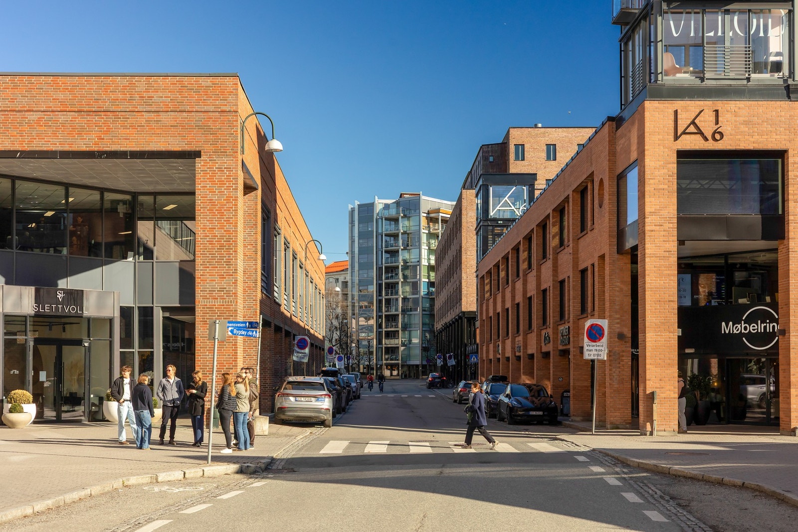 Eiendommen ligger i et svært attraktivt og sentralt boligområde på Sjølyst i Oslo, med kort vei til alt du trenger Galleribilde