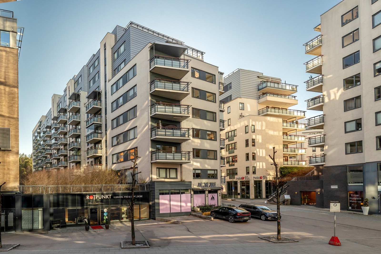 Karenslyst Plass Boligsameie er et kombinert sameie som består av 170 boligseksjoner og 2 næringsseksjoner Galleribilde