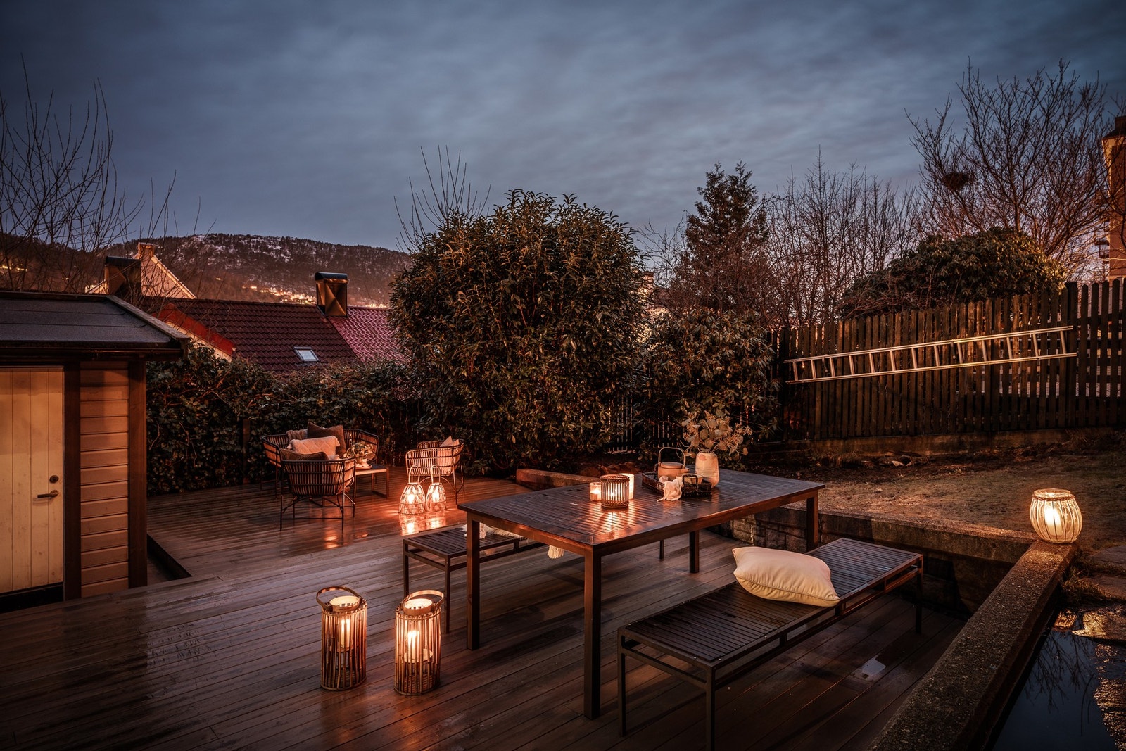 - Stor felles hage med terrasseplatting - Galleribilde