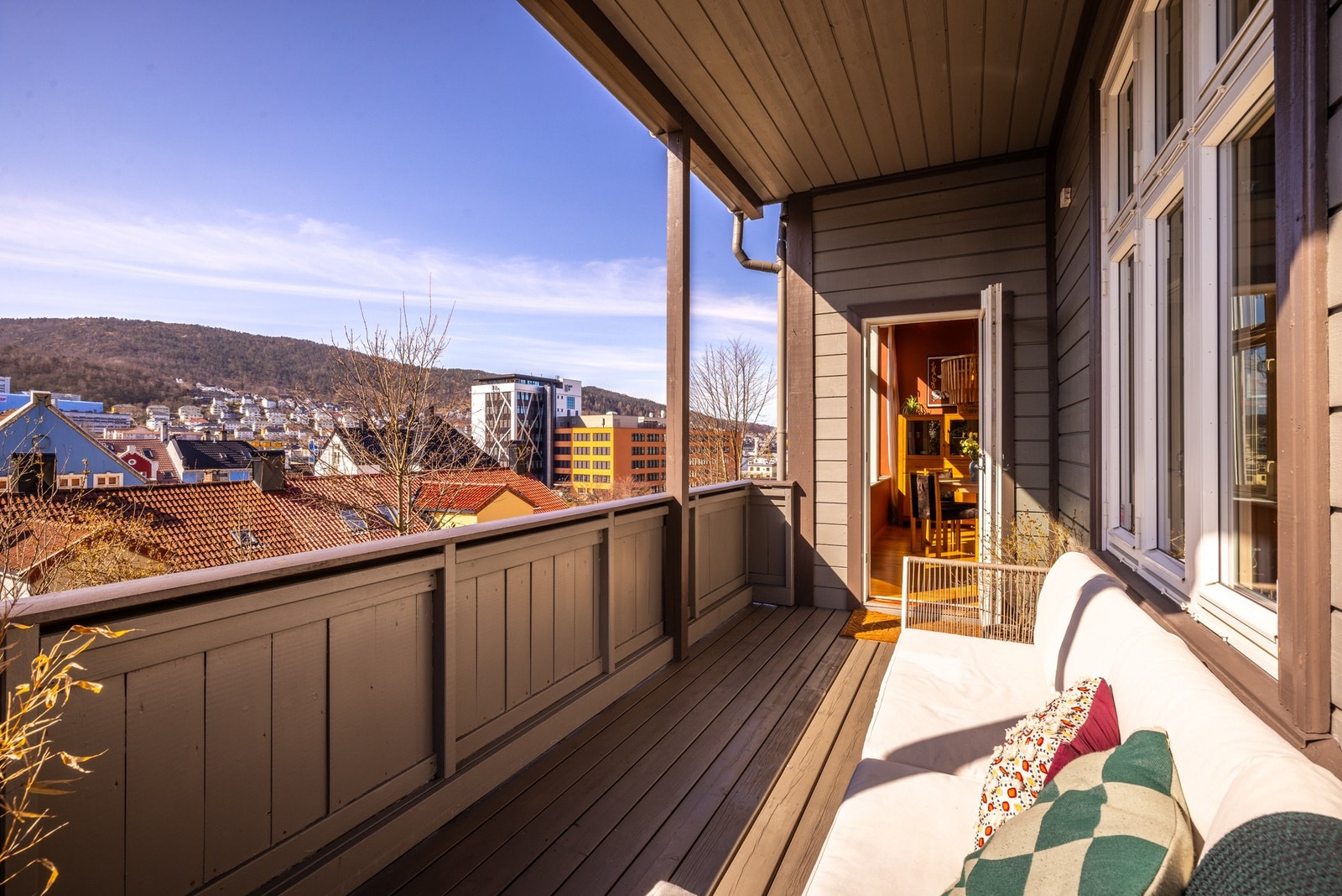 - Her sitter man lunt og godt med sol fram til ca. kl 20:30 midtsommers - Galleribilde