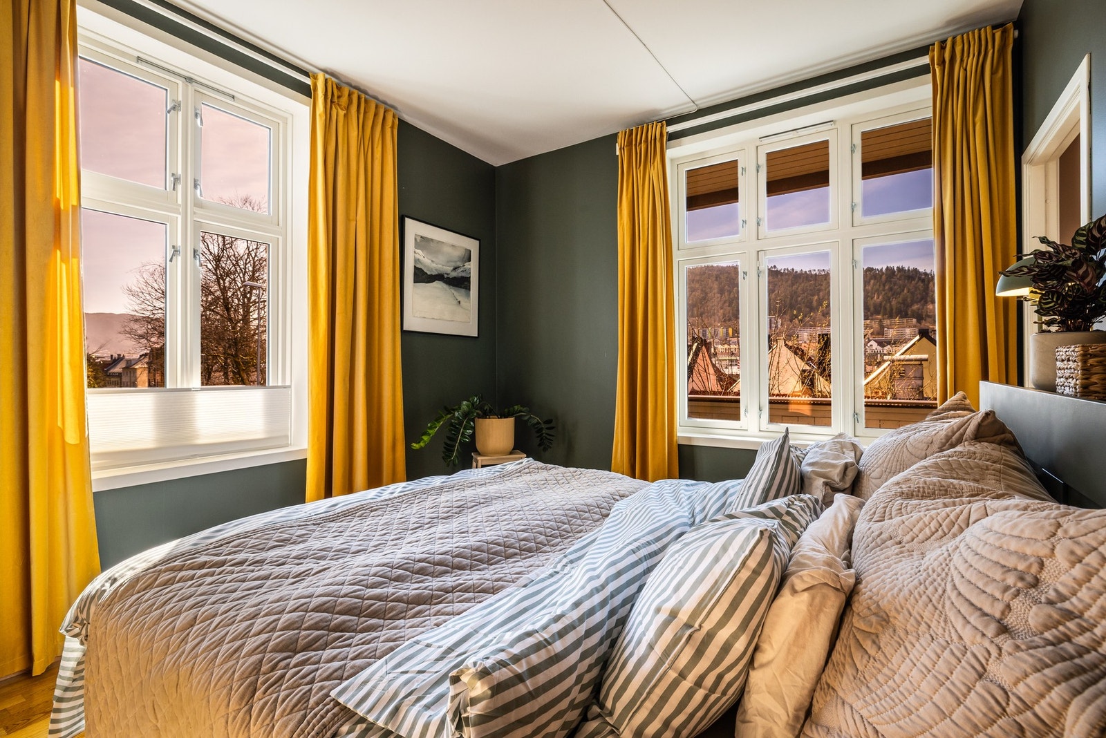 - Hovedsoverom på ca. 14,3 kvm - Galleribilde