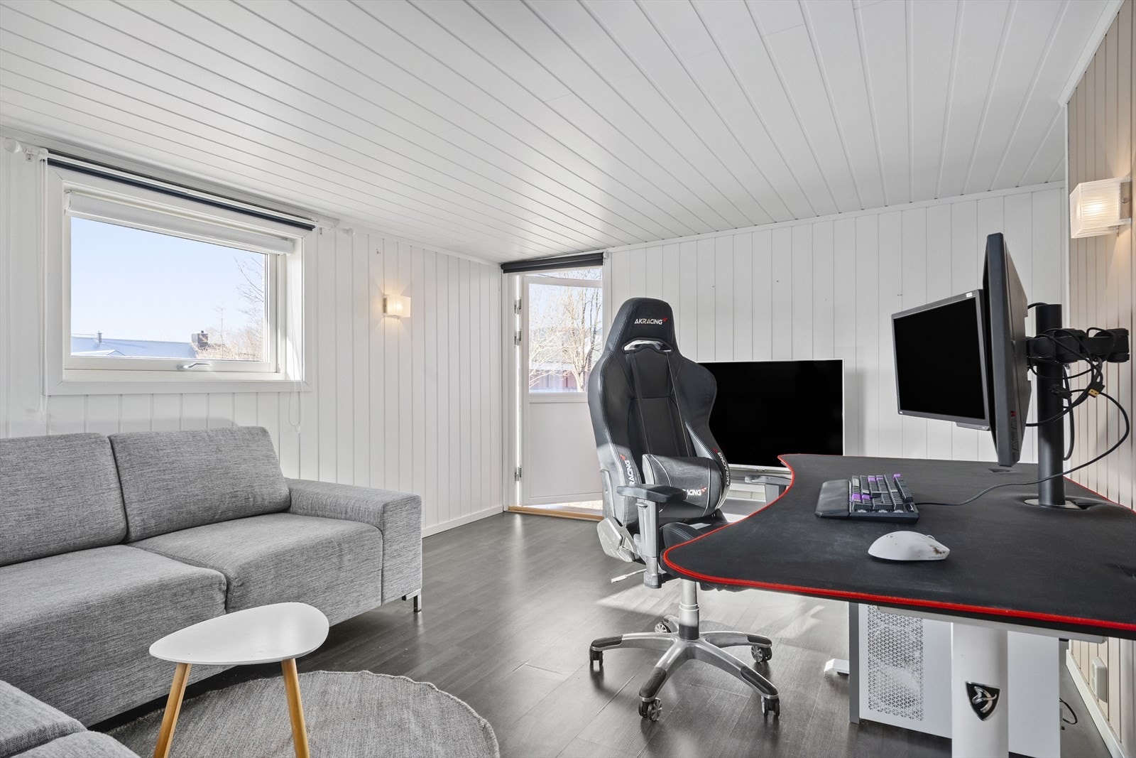 Rommet har utgang til hage. Galleribilde