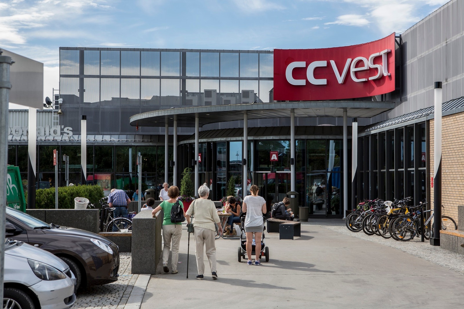 CC-Vest tilbyr et rikt utvalg av butikker og spisesteder Galleribilde