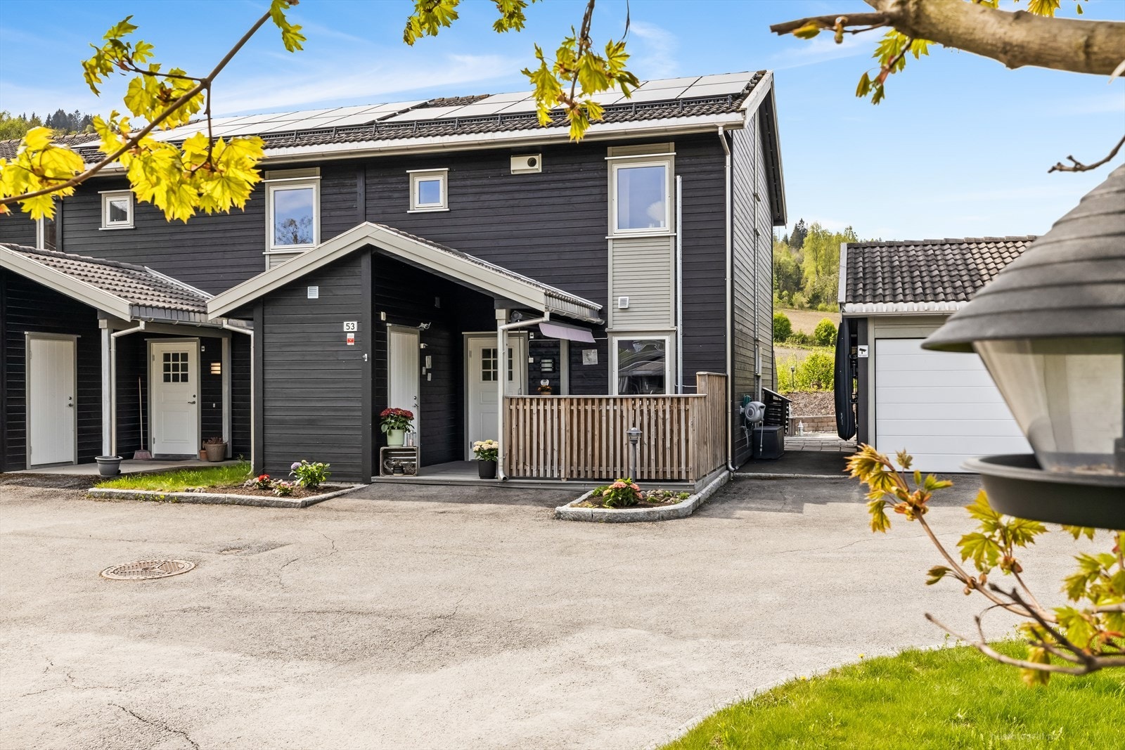 Selger opplyser om at solcellepanel på tak har gitt ca. 7.000 -9.000 kWh. pr. siste år. Galleribilde