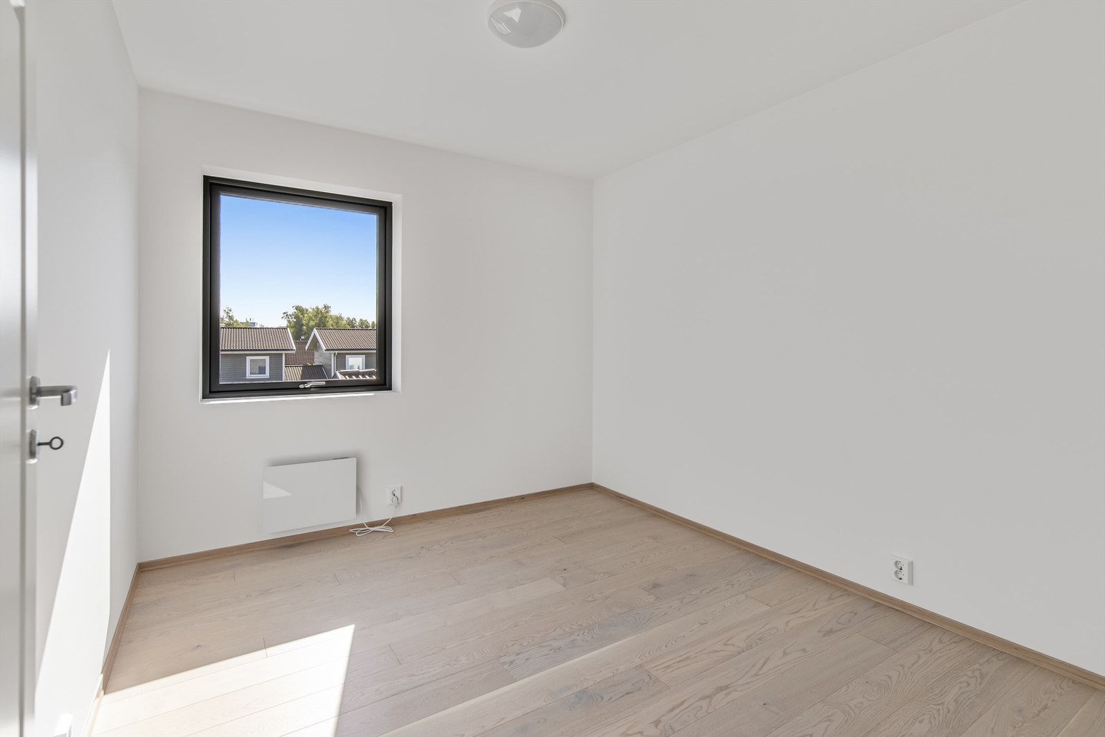 Soverom 2 (bilde er fra tilsvarende leilighet i 2. etasje ) Galleribilde