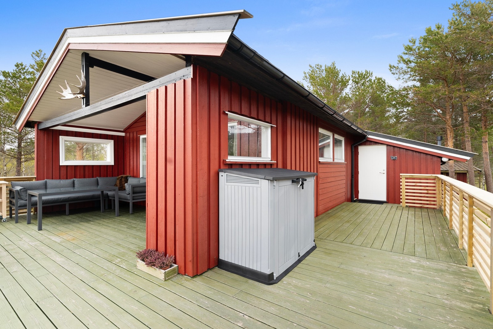 Stort terrasseområde med gode lys og solforhold. Galleribilde