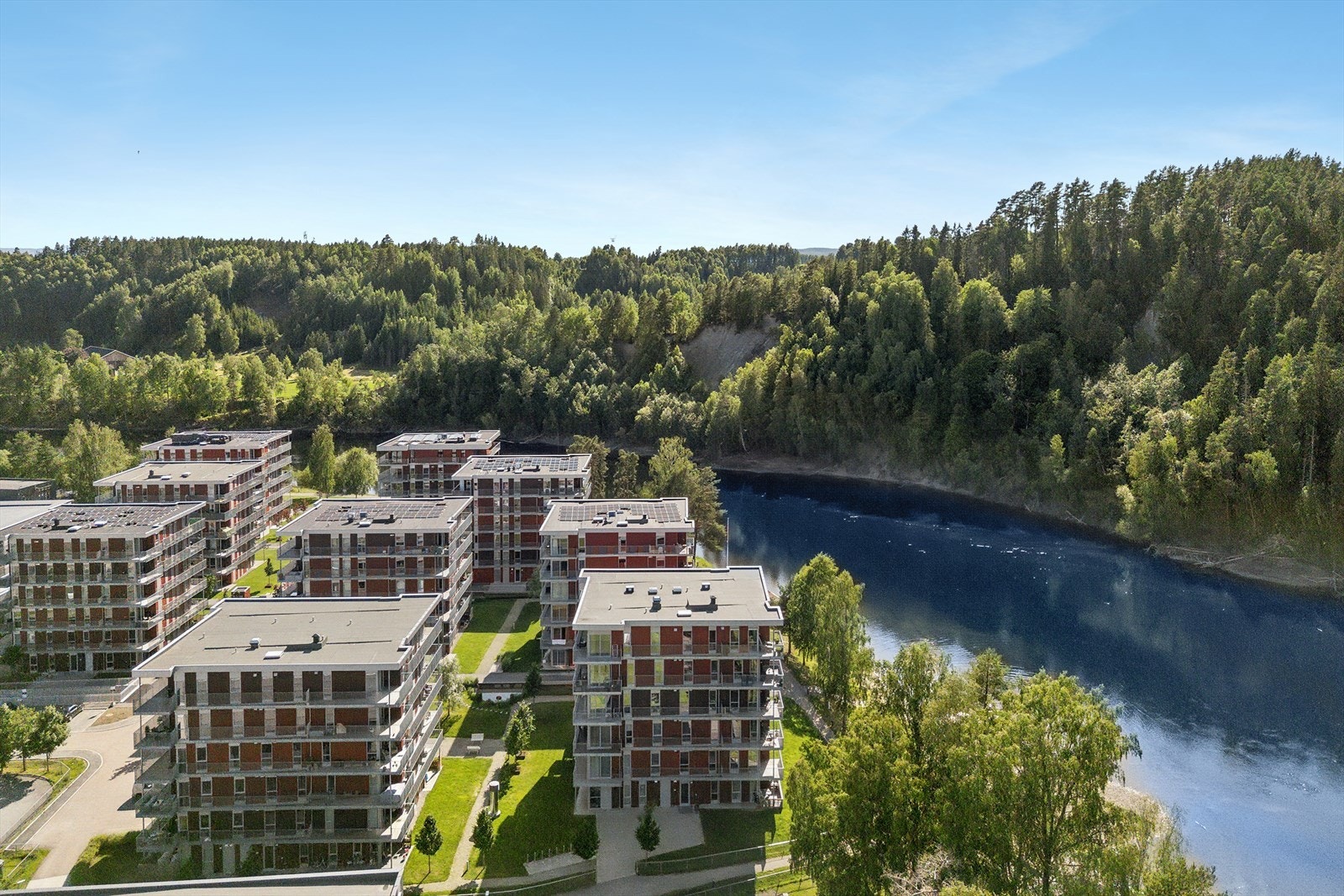 Elvebarken består av 9 sameier som deler de fantastiske uteområdene. Galleribilde