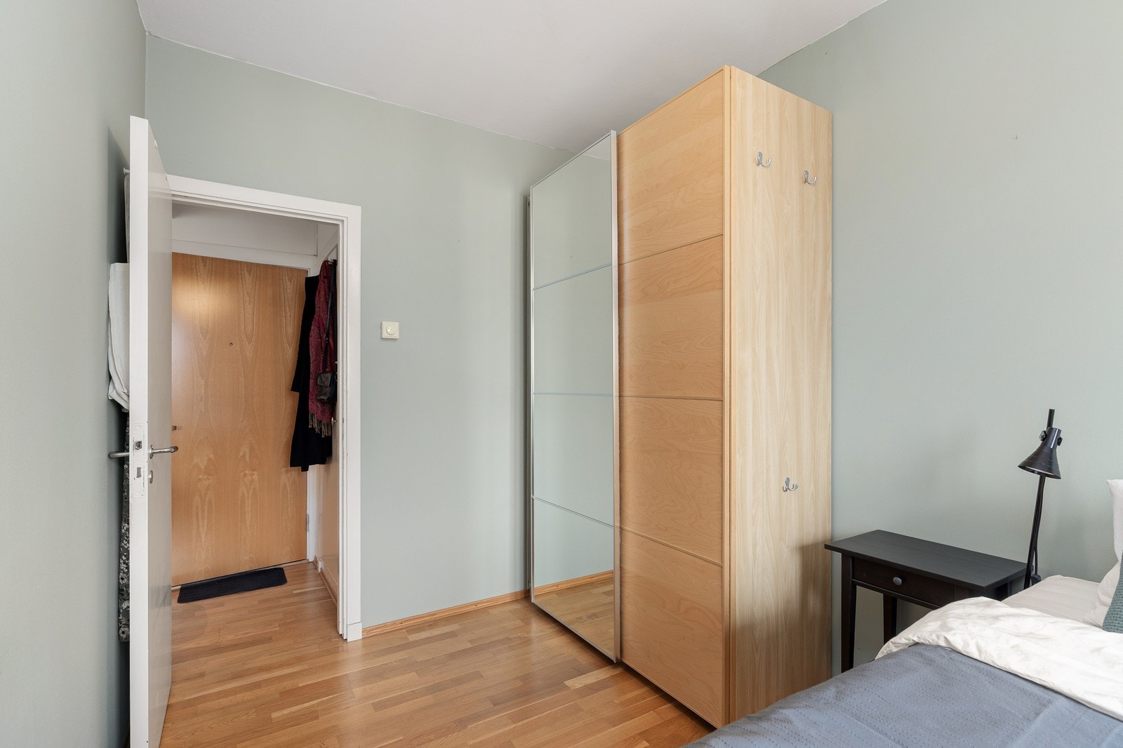 Soverom med god plass til garderobe. Galleribilde