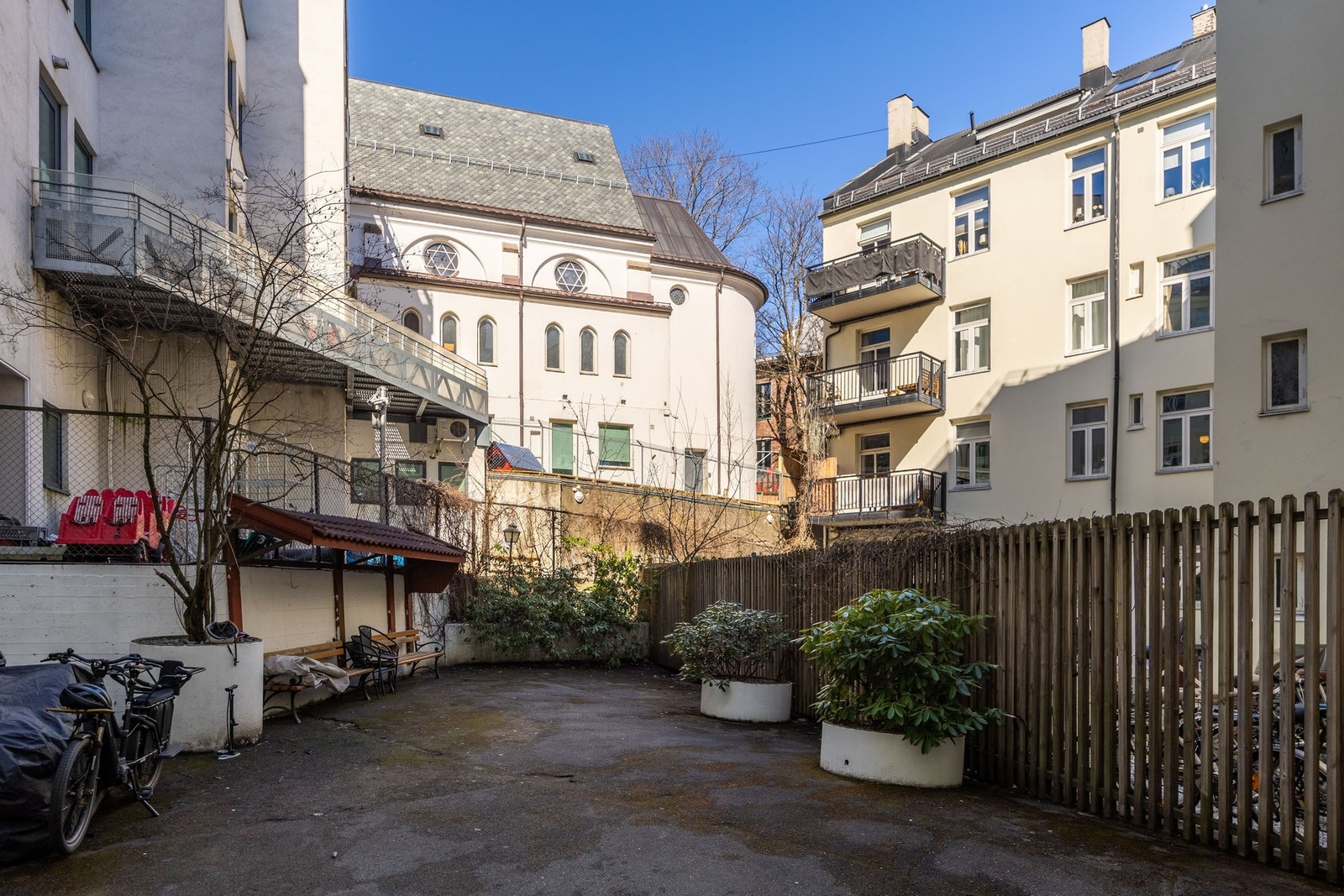 Bakgård i samiet Galleribilde