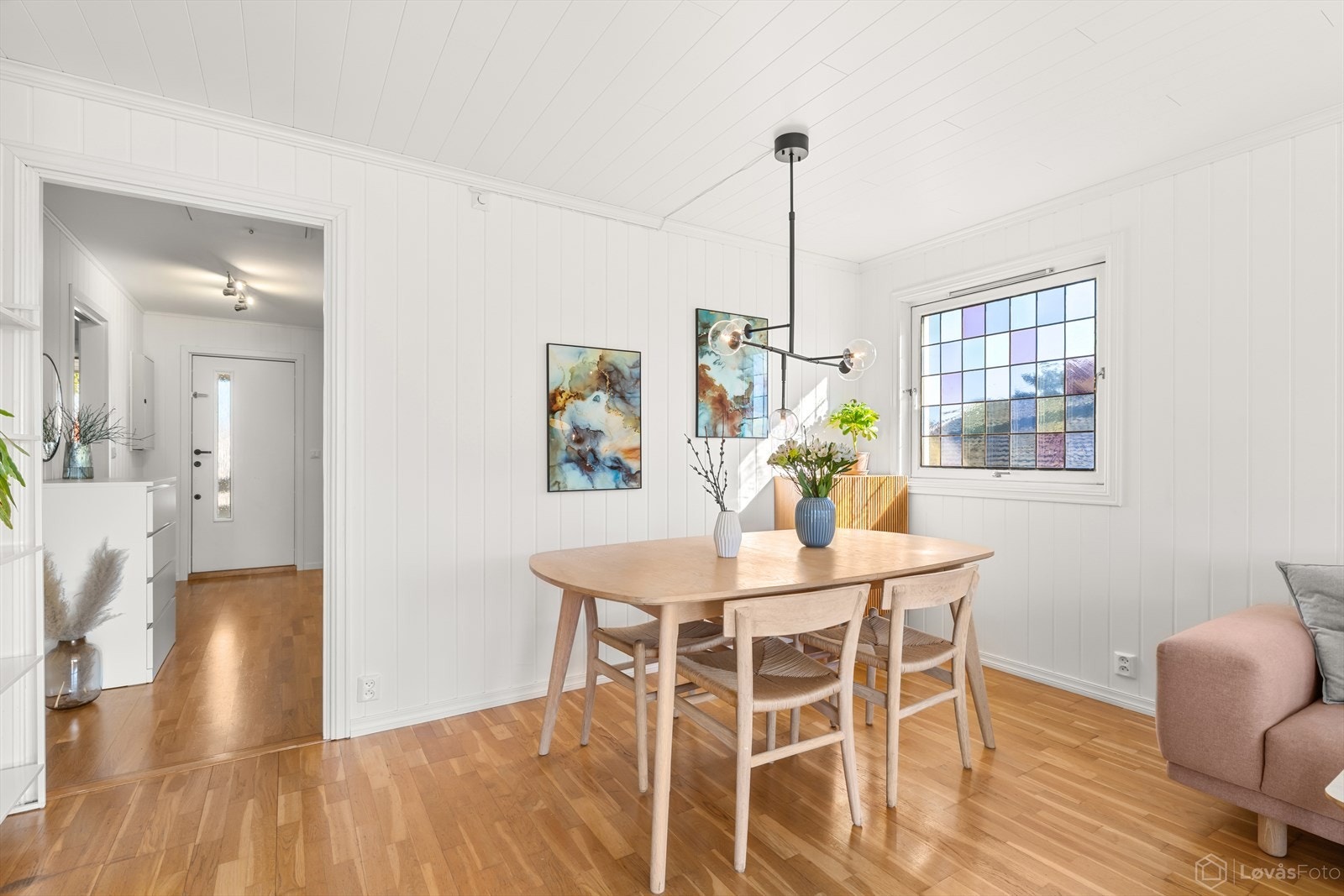 Gode møbleringsmuligheter med plass til flere sittegrupper og soner. Galleribilde