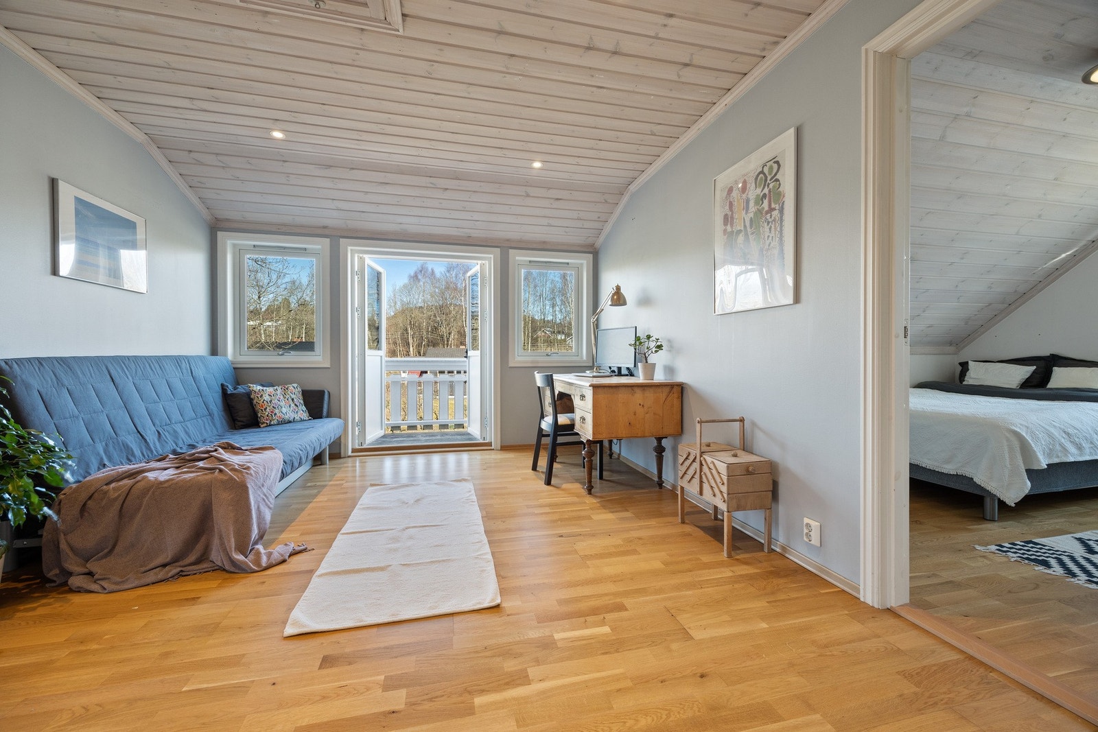 Utgang til balkong fra loftstuen. Galleribilde