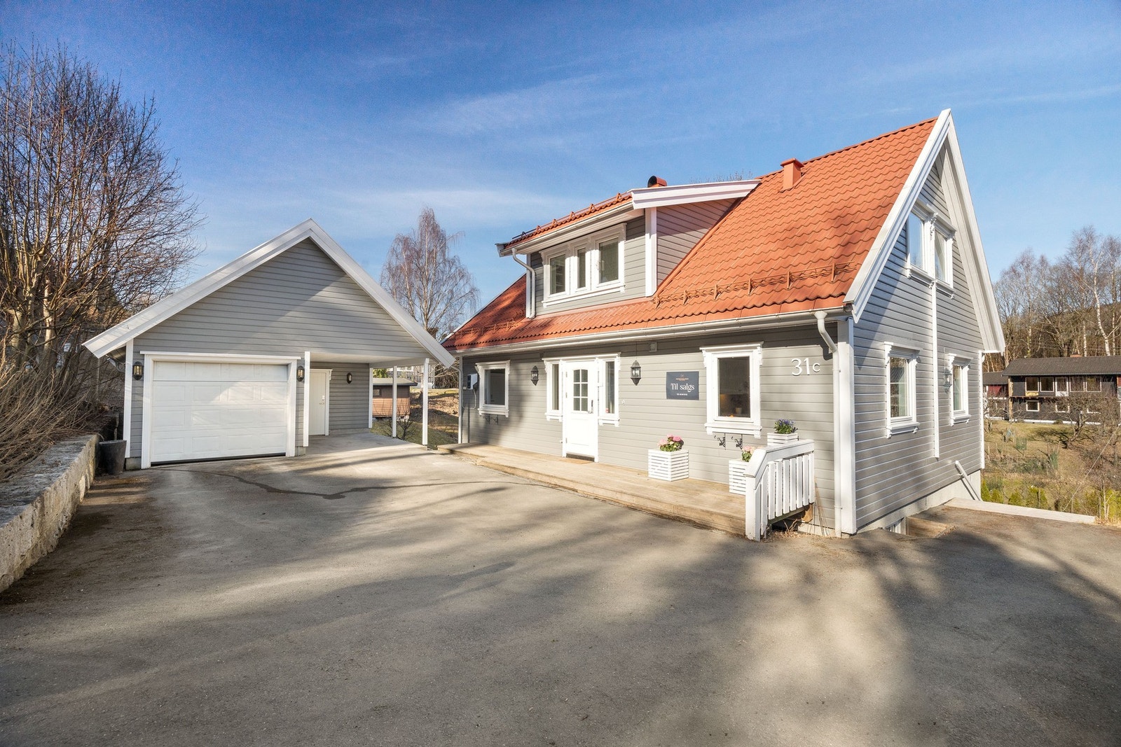 Romslig og innholdsrik enebolig med praktisk planløsning. Galleribilde