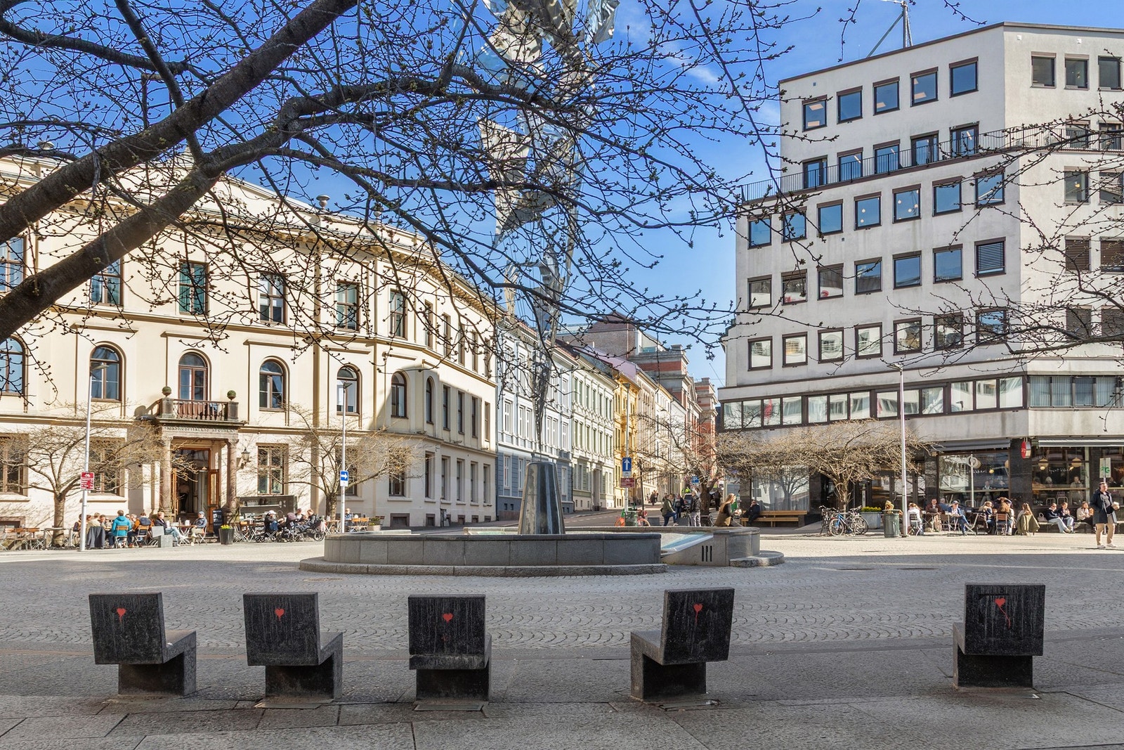 Leiligheten ligger sentralt til på Meyerløkka i bydel St. Hanshaugen, ved St. Olavs plass. Galleribilde