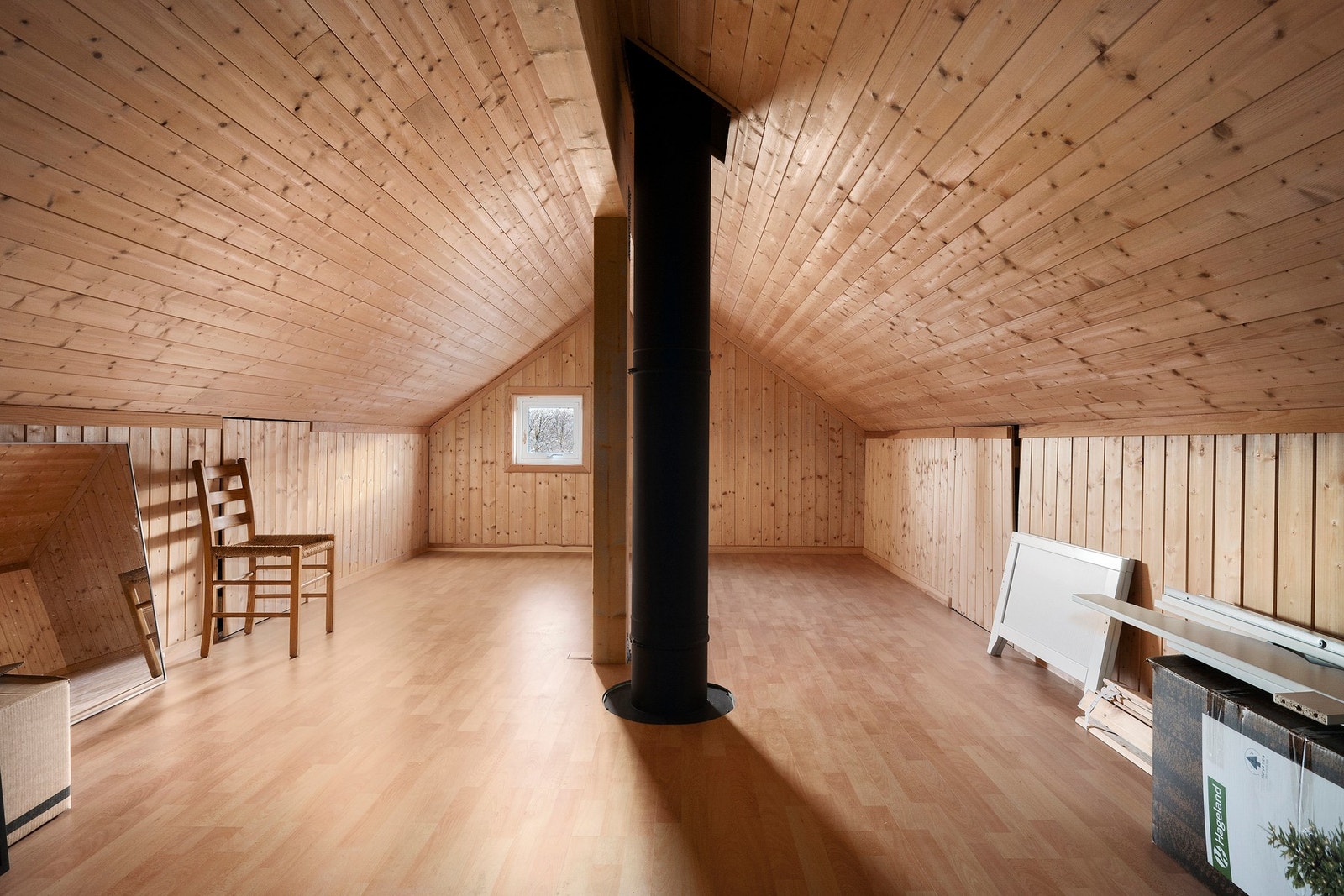 Loft med rikelig med oppbevaringsplass Galleribilde