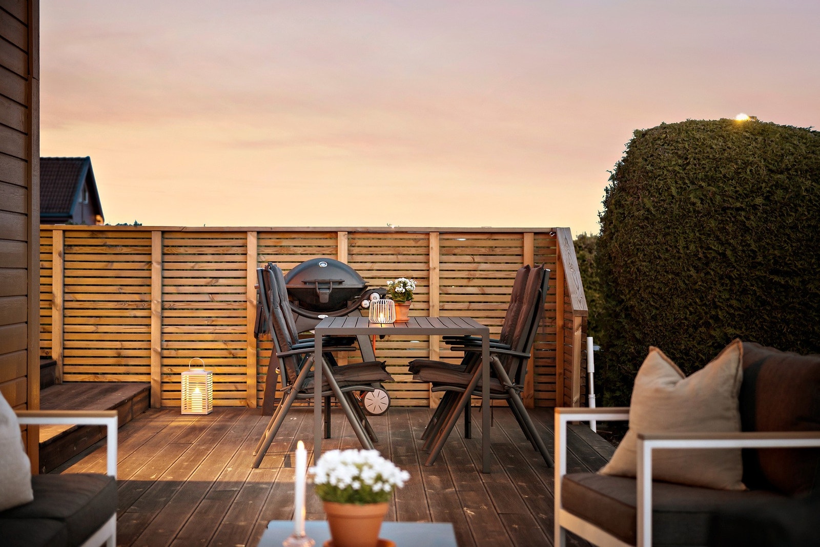 Her kan en enkelt innrede med en deilig lounge, spisegruppe, grill m.m. Galleribilde
