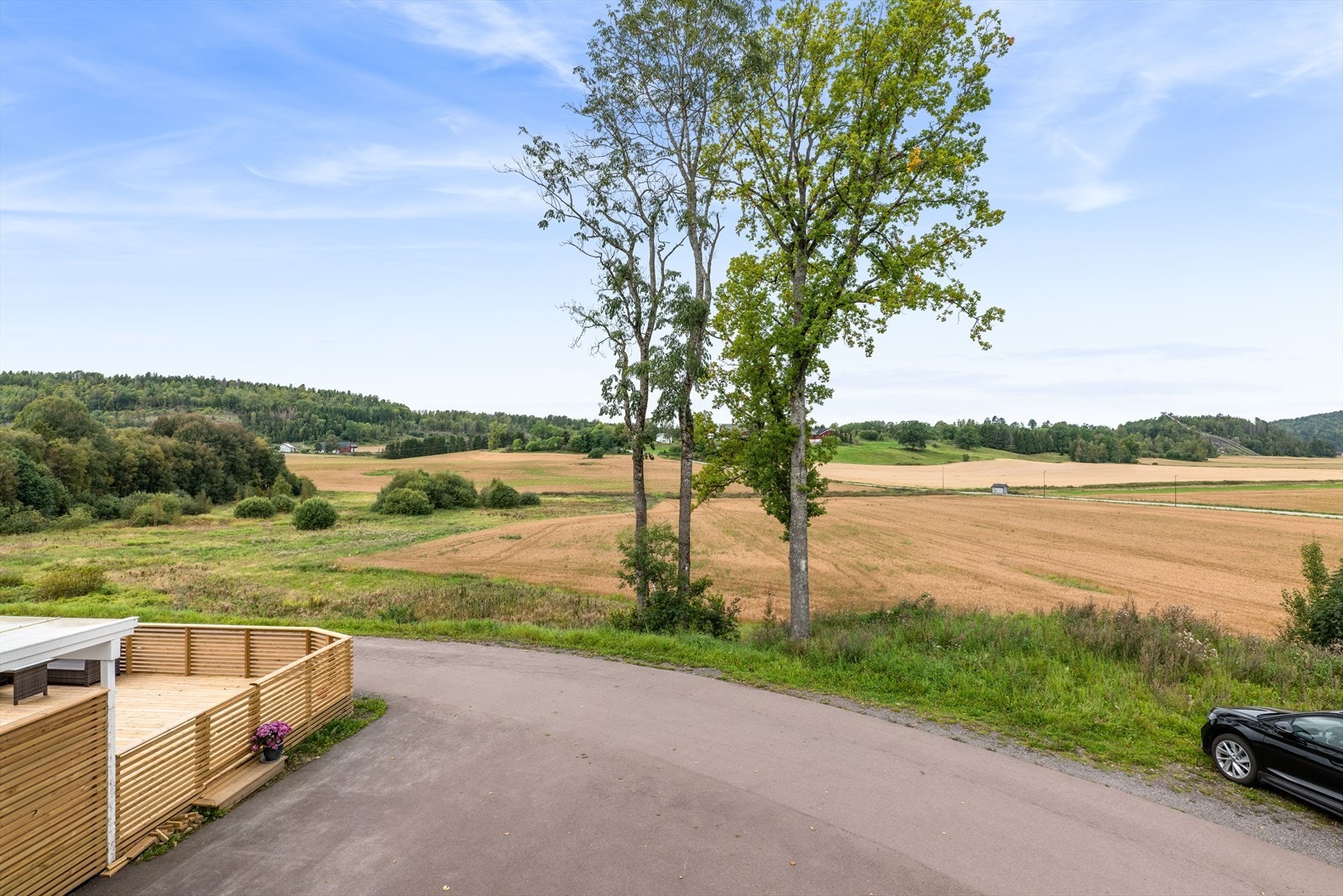 Flott og landlig utsikt fra terrassen (Bilde er fra forrige salg i 2024) Galleribilde