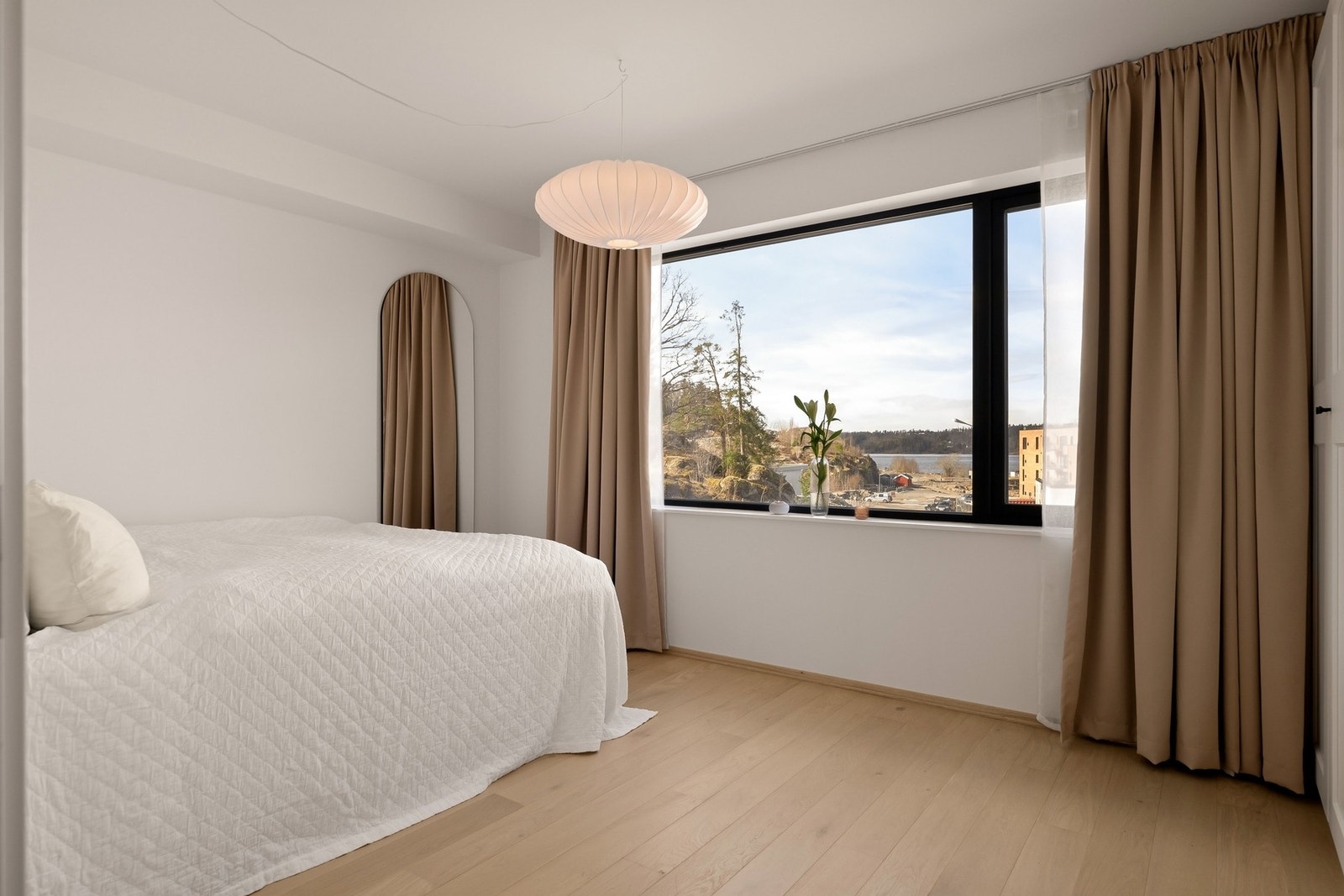 Nyt sjøen fra sengen! Galleribilde