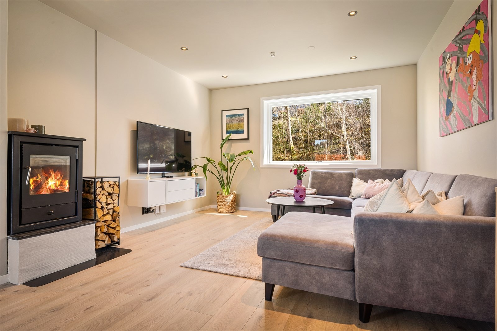 Downlights med dimmer gir riktig lyssetting til rommet Galleribilde
