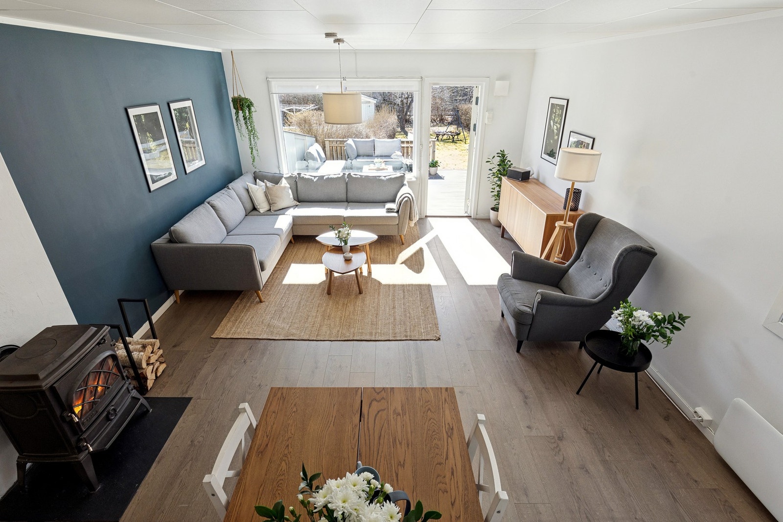 Fra stuen er det tilgang til et herlig og solrikt uteområde. Galleribilde