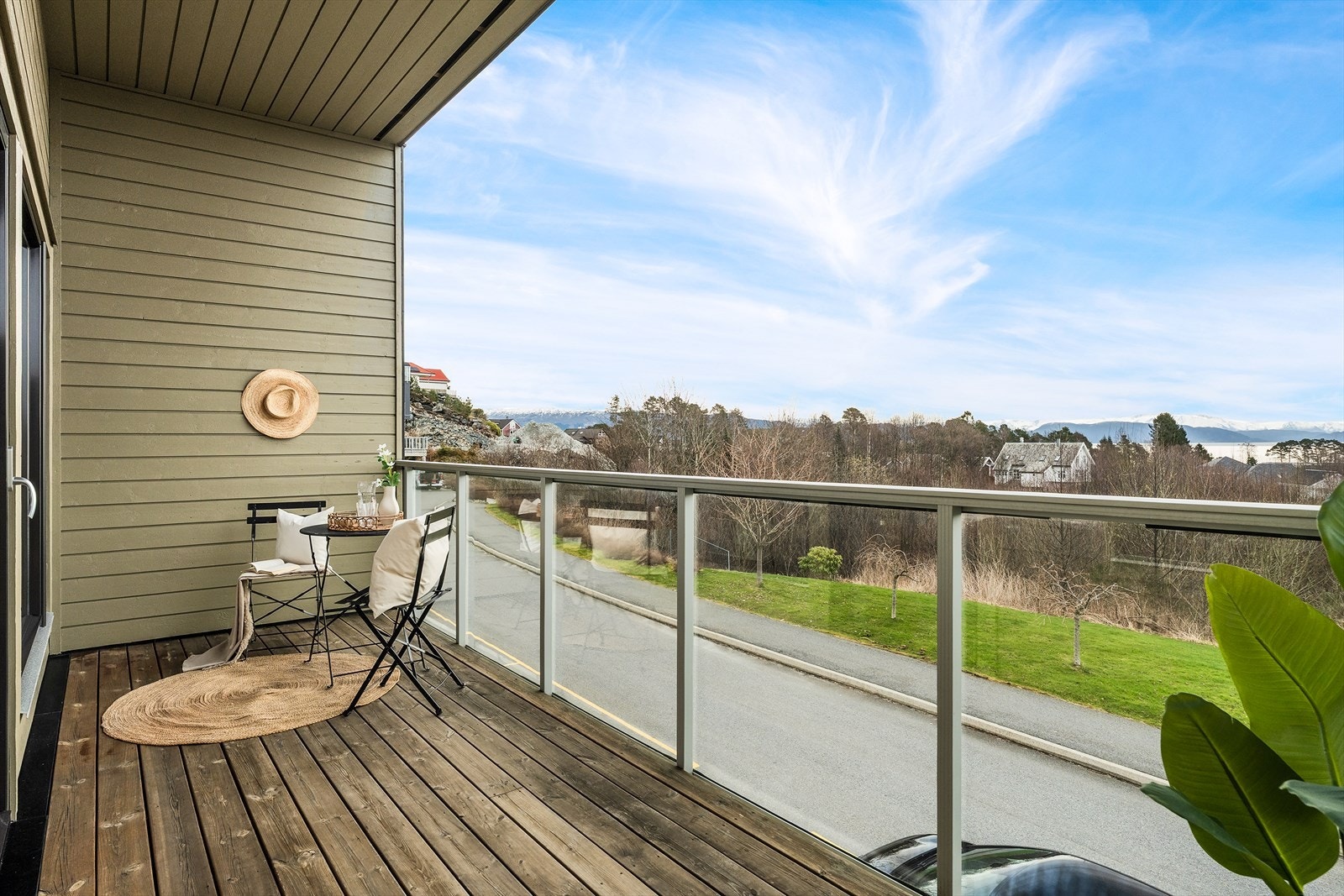 Fra stuen har du utgang til egen terrasse på ca. 10 m² med plass til en sittegruppe. Galleribilde