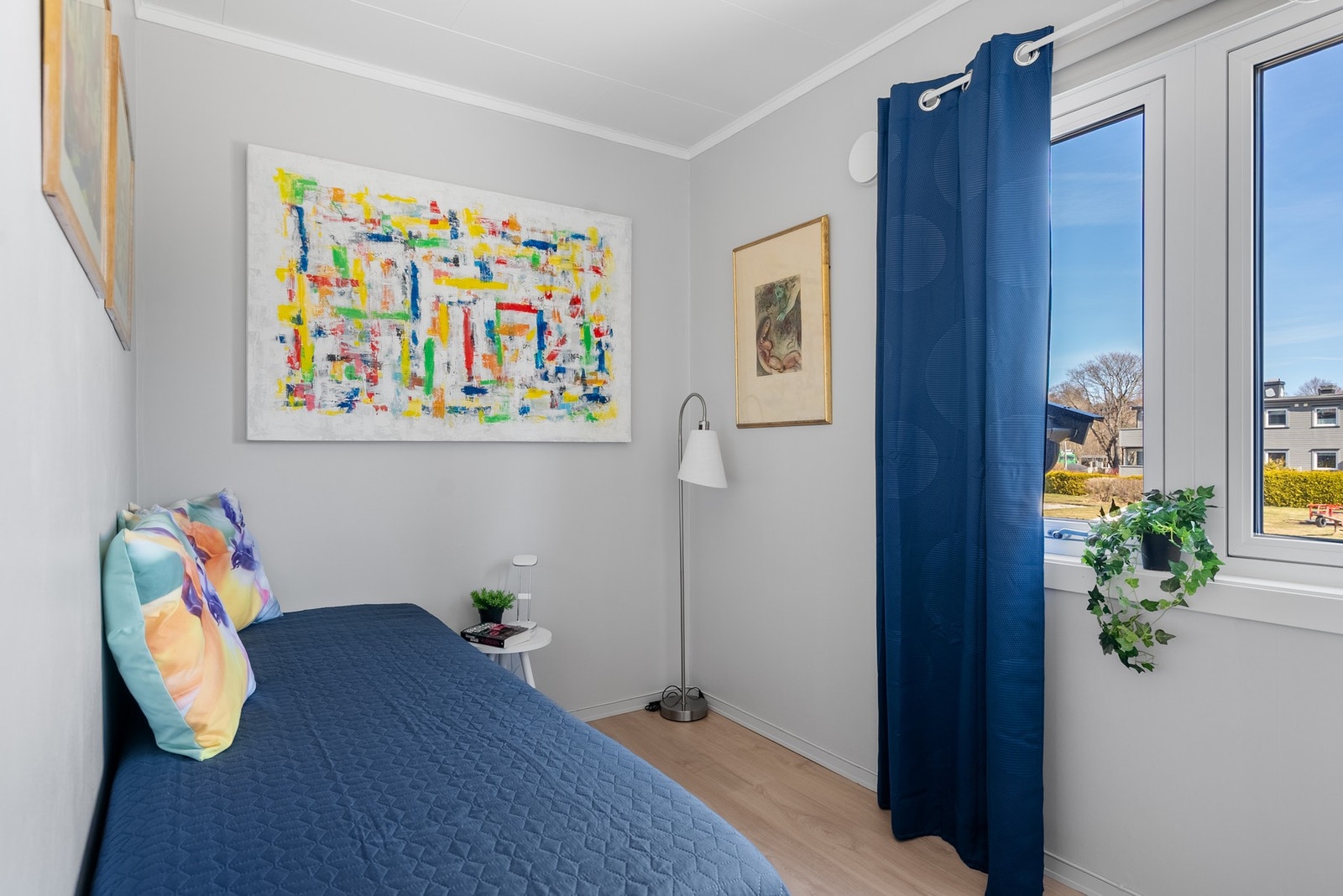 Soverom 2 - god plass til seng Galleribilde