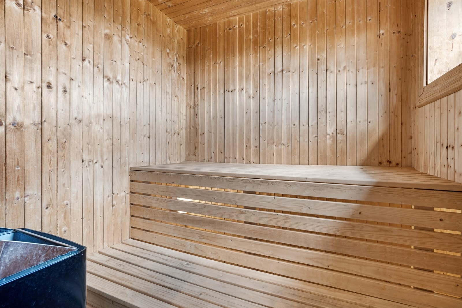 I tilknytning badet ligget badstuen, innredet med dobbel benk og badstuovn. Galleribilde