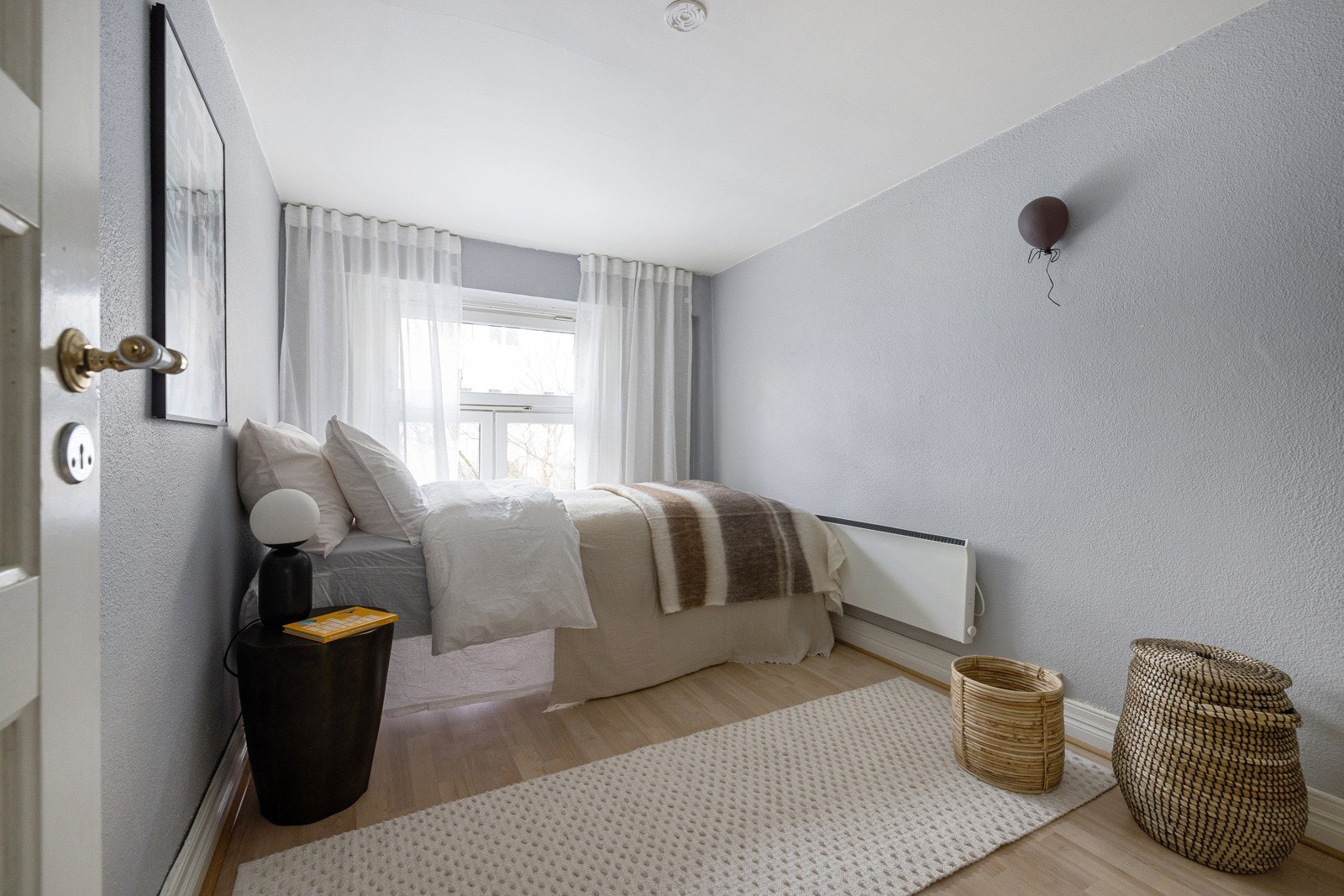 Disponibelt rom. Rommet er ikke godkjent for varig opphold grunnet takhøyde på 1,90. Galleribilde