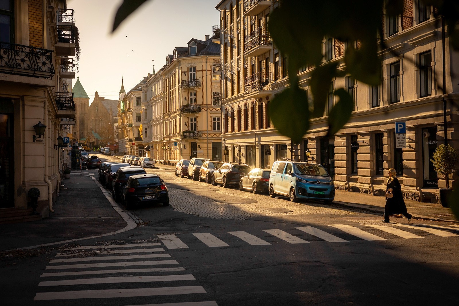 Beliggenheten er svært attraktiv med kort gangavstand til hovedstadens mest populære handlegater, som Bogstadveien, samt et bredt utvalg av hyggelige kafeer, barer og restauranter. Galleribilde