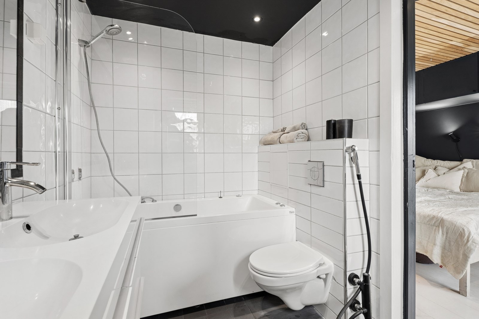 Her kan du ta deg et varmt bad i badekaret etter en lang og aktiv dag. Galleribilde