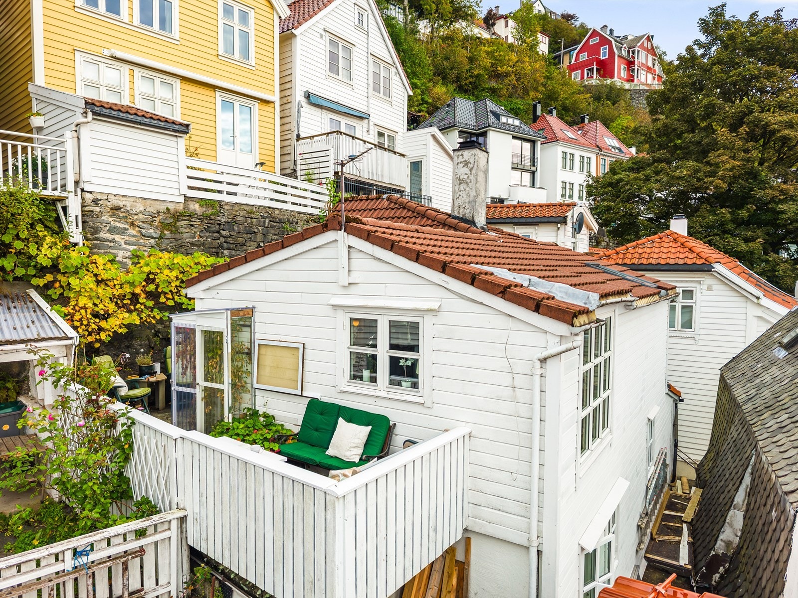 Boligen har en trivelig altan på ca. 5 m² med gode møbleringsmuligheter. Galleribilde