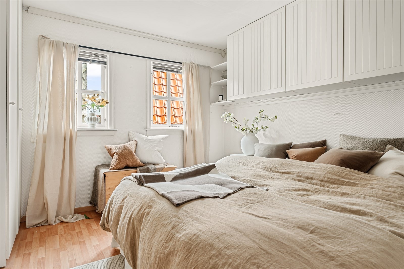Romslig soverom på 13,34 m². Galleribilde