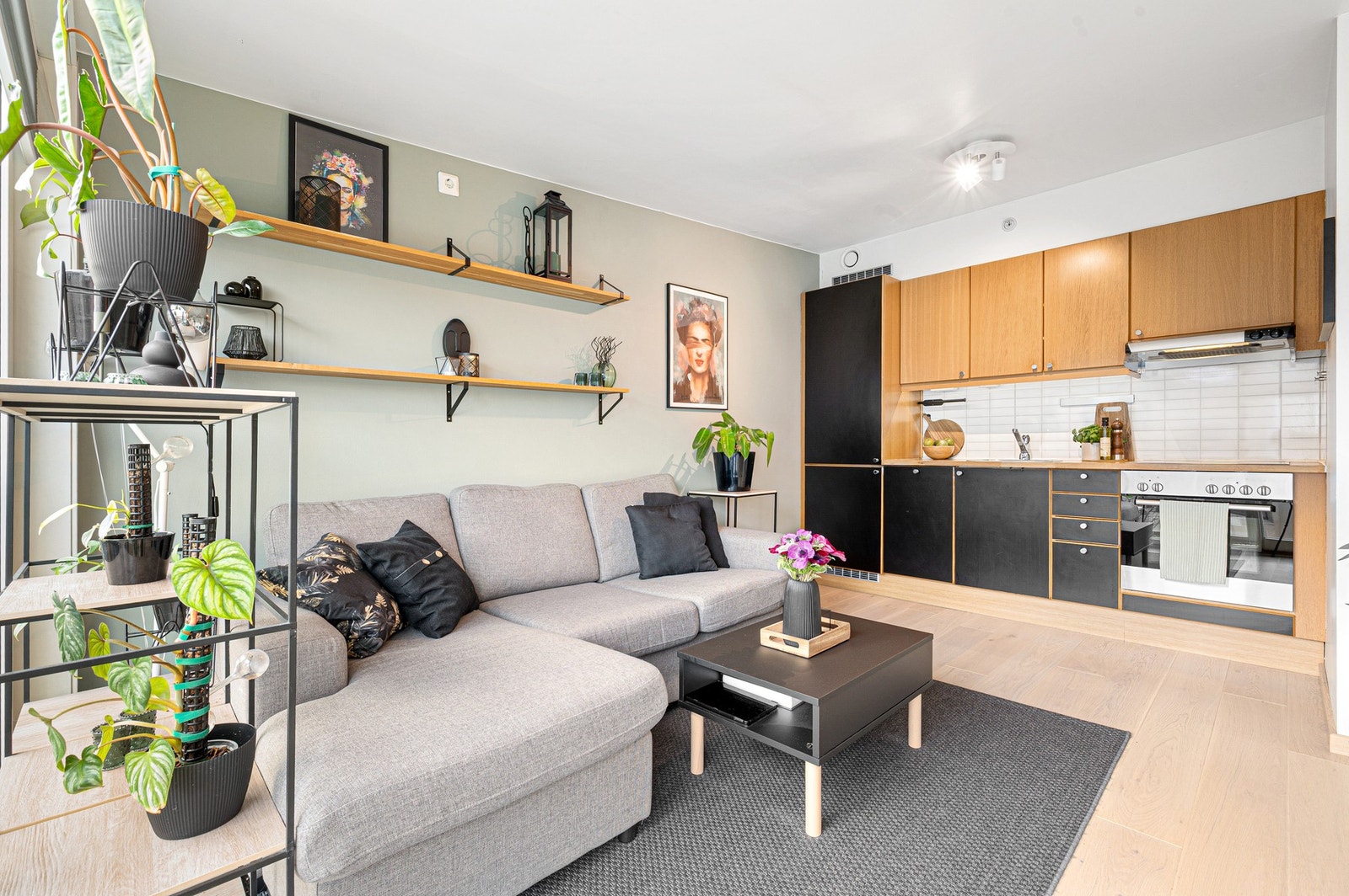 Fjernvarme i tillegg til balansert ventilasjon gir en effektiv oppvarming og et sunt inneklima året rundt. Galleribilde