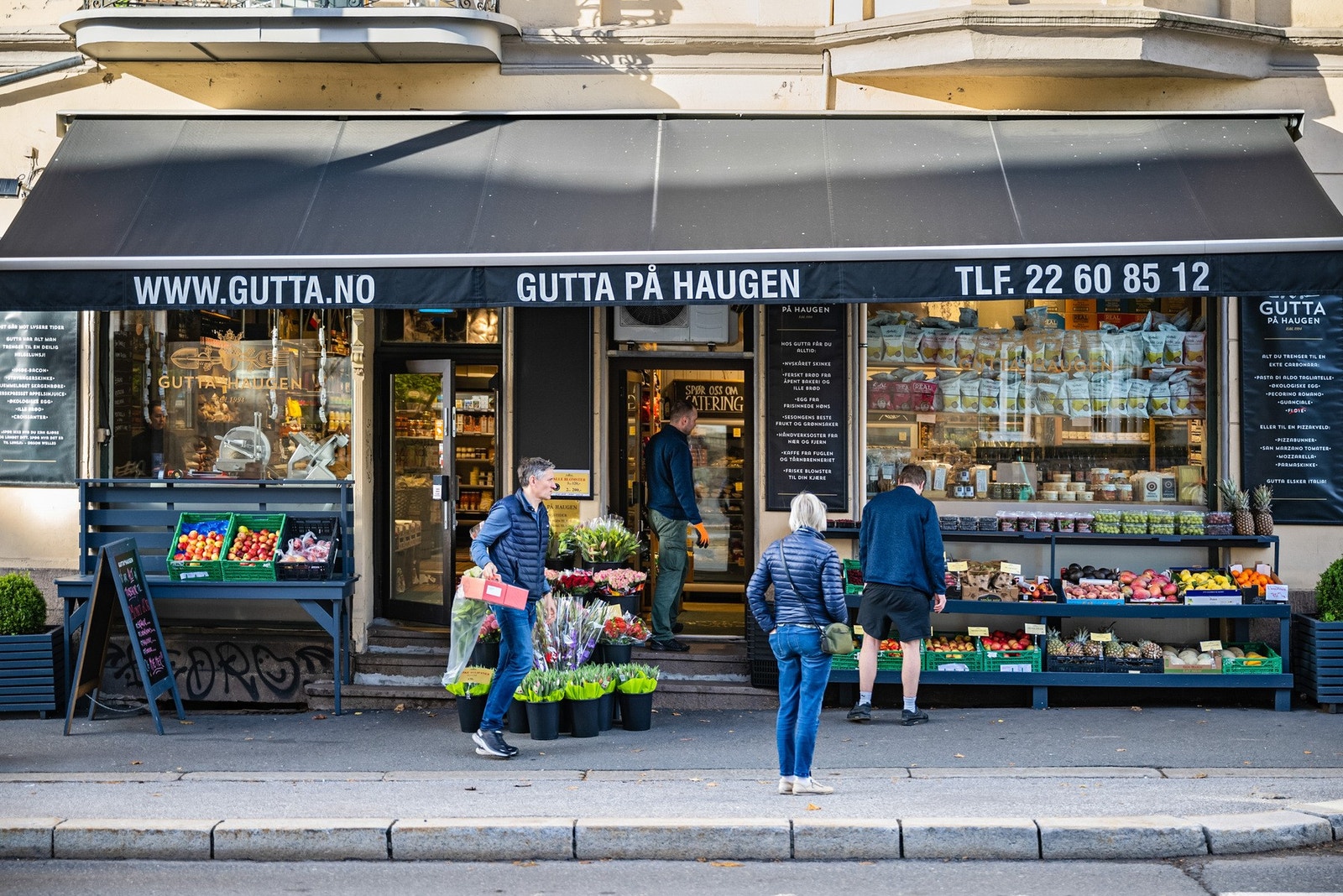 Fra leiligheten er det umiddelbar nærhet til områdets nisjebutikker og kaféer. Her finner du blant annet Gutta på haugen, Pascal, Smalhans og Java kaffe- og vinbar. Galleribilde