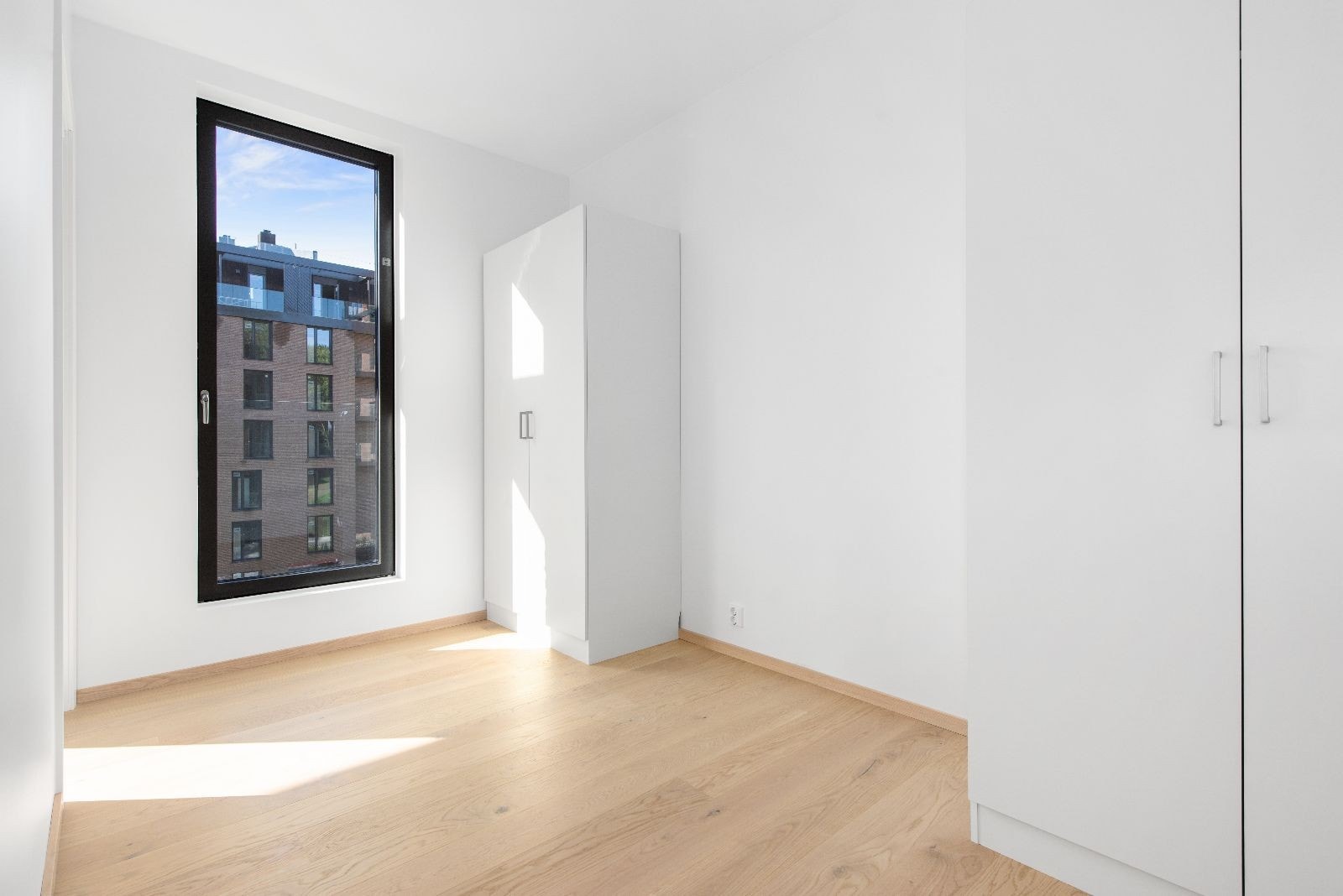 Soverom med 2 doble skap Galleribilde