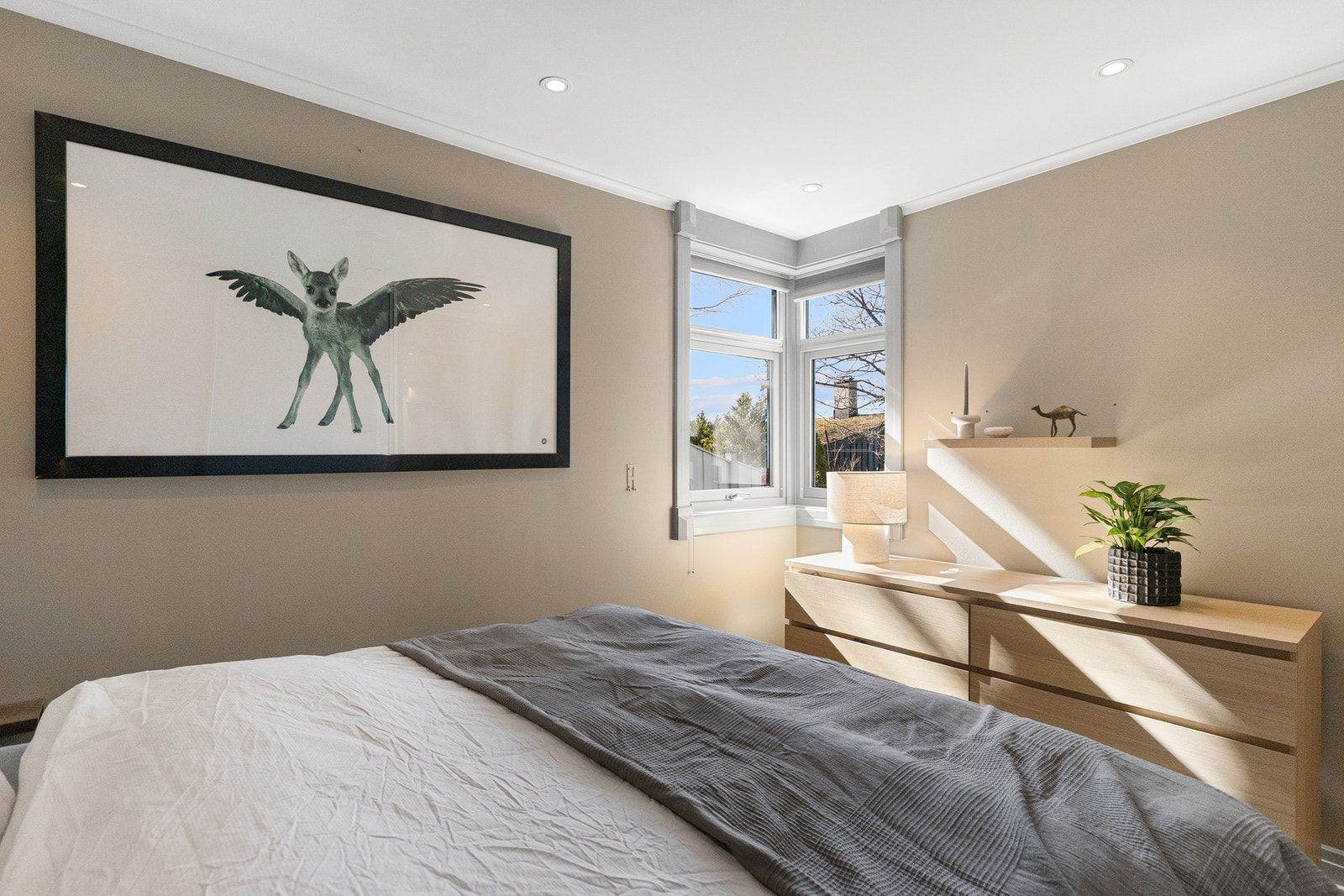 Hovedsoverom med plass til diverse møblement. Galleribilde