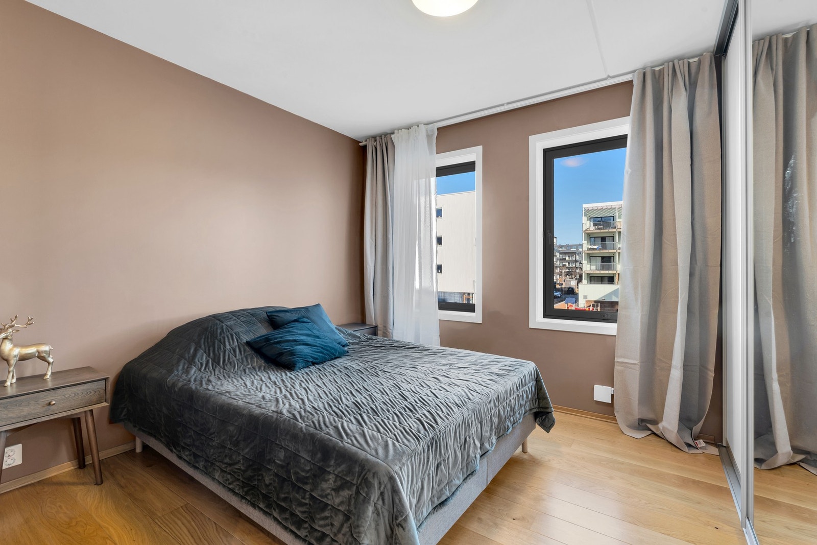 Leiligheten består av to soverom + disponibelt rom (benyttes som soverom) - dette er hovedsoverommet. Galleribilde