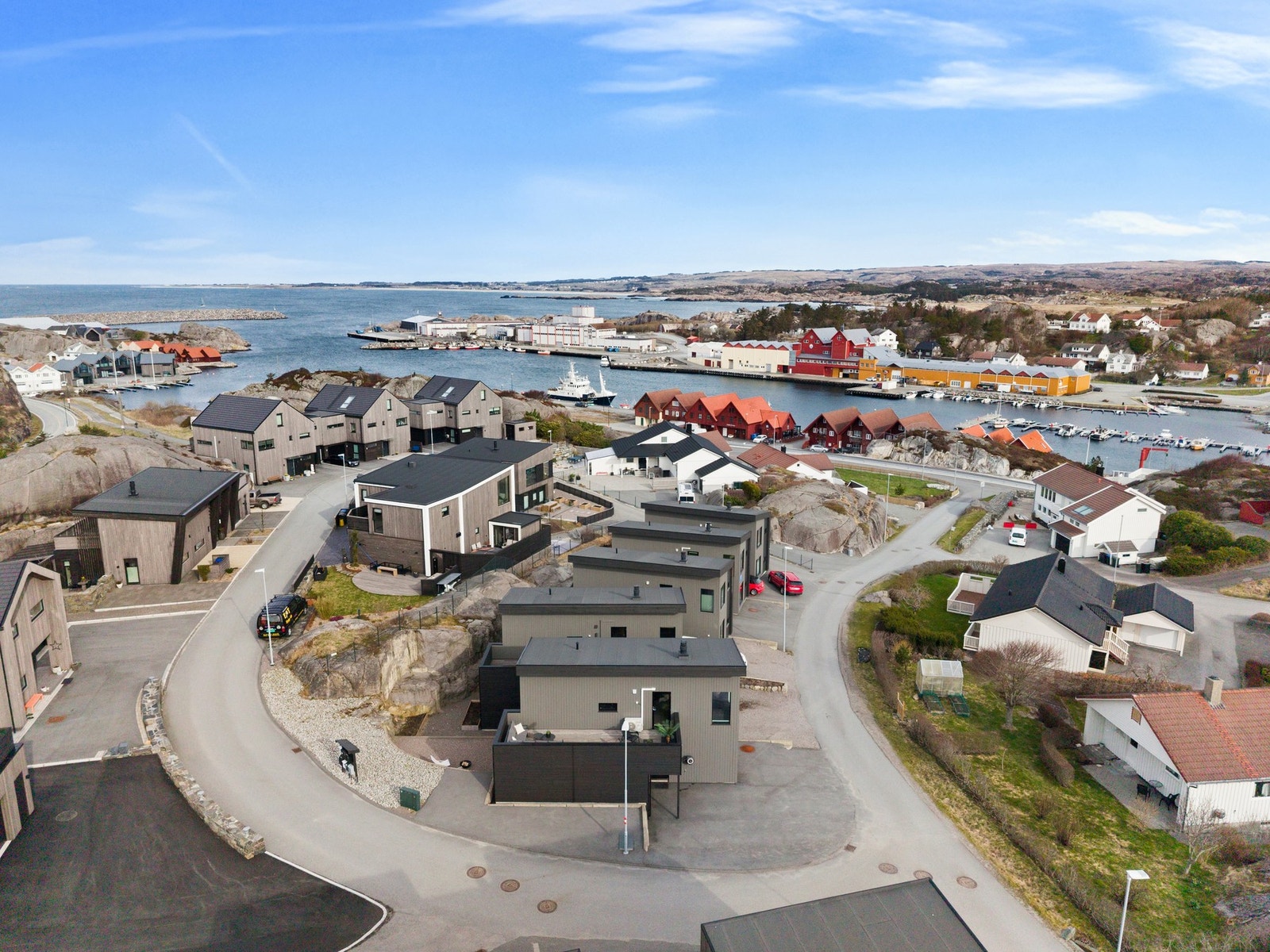 Sirevåg sentrum lbyr på det meste du trenger i hverdagen. Galleribilde